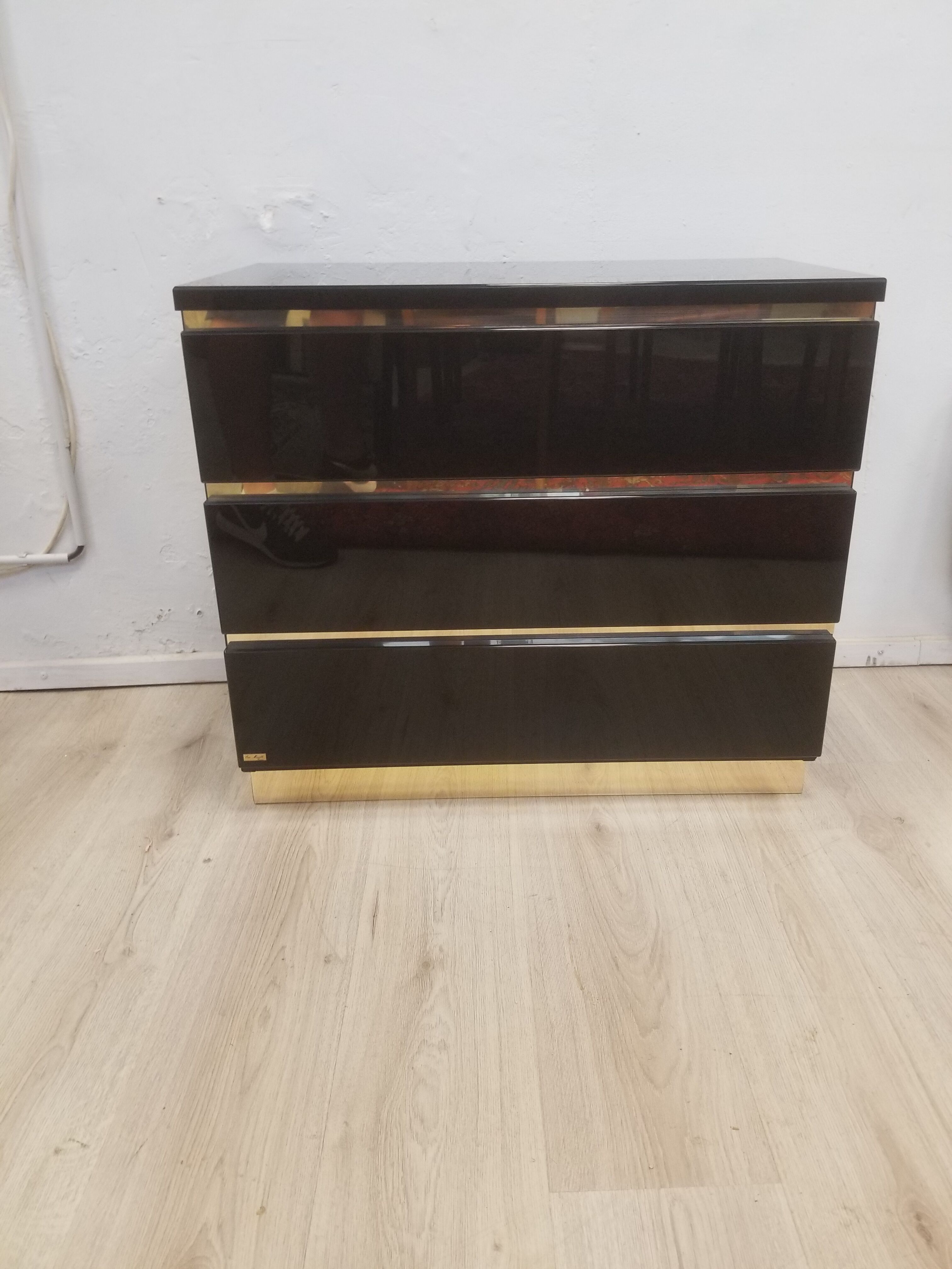 Eric Maville dresser