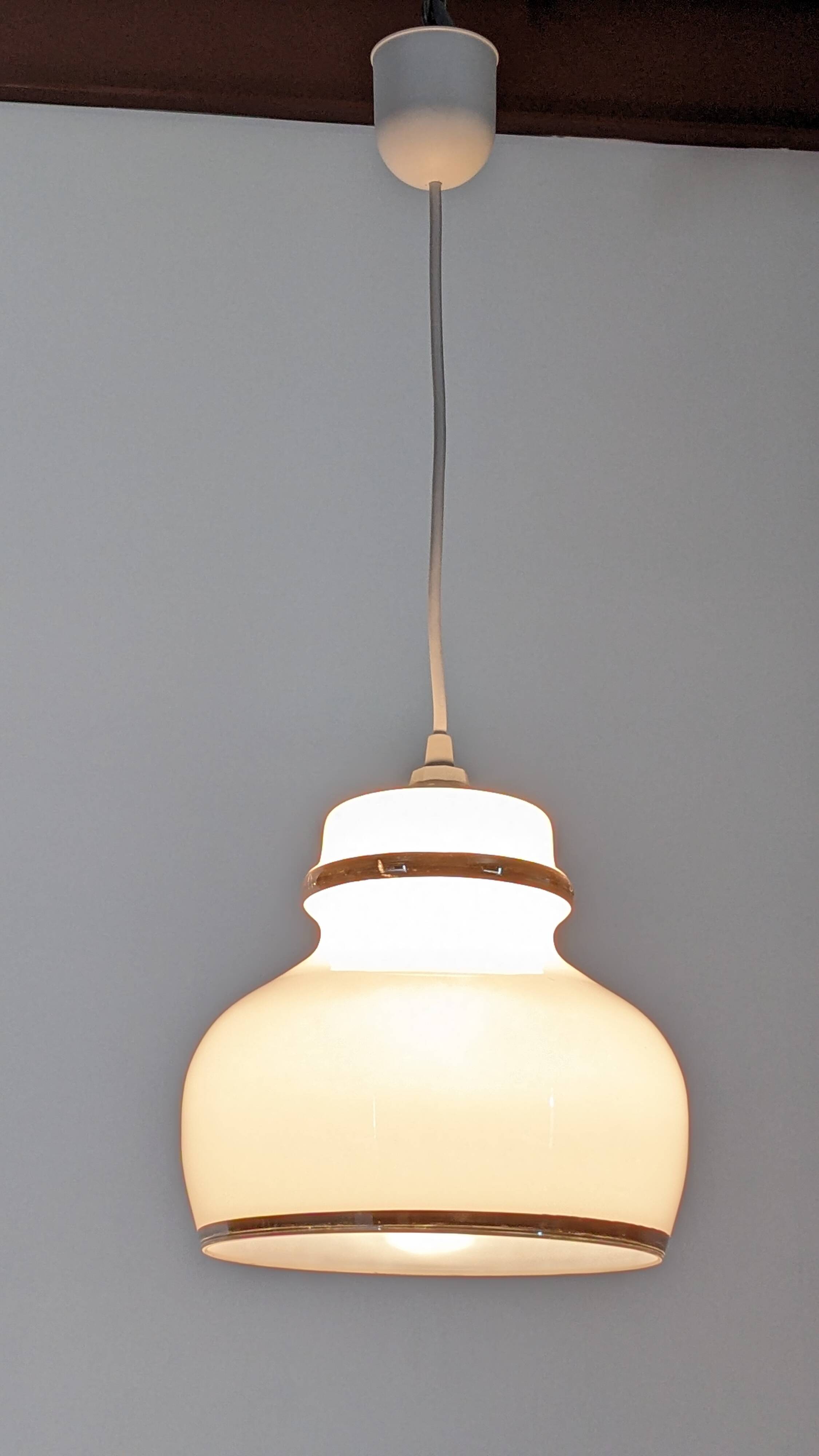 Suspension en opaline blanche années 60/70