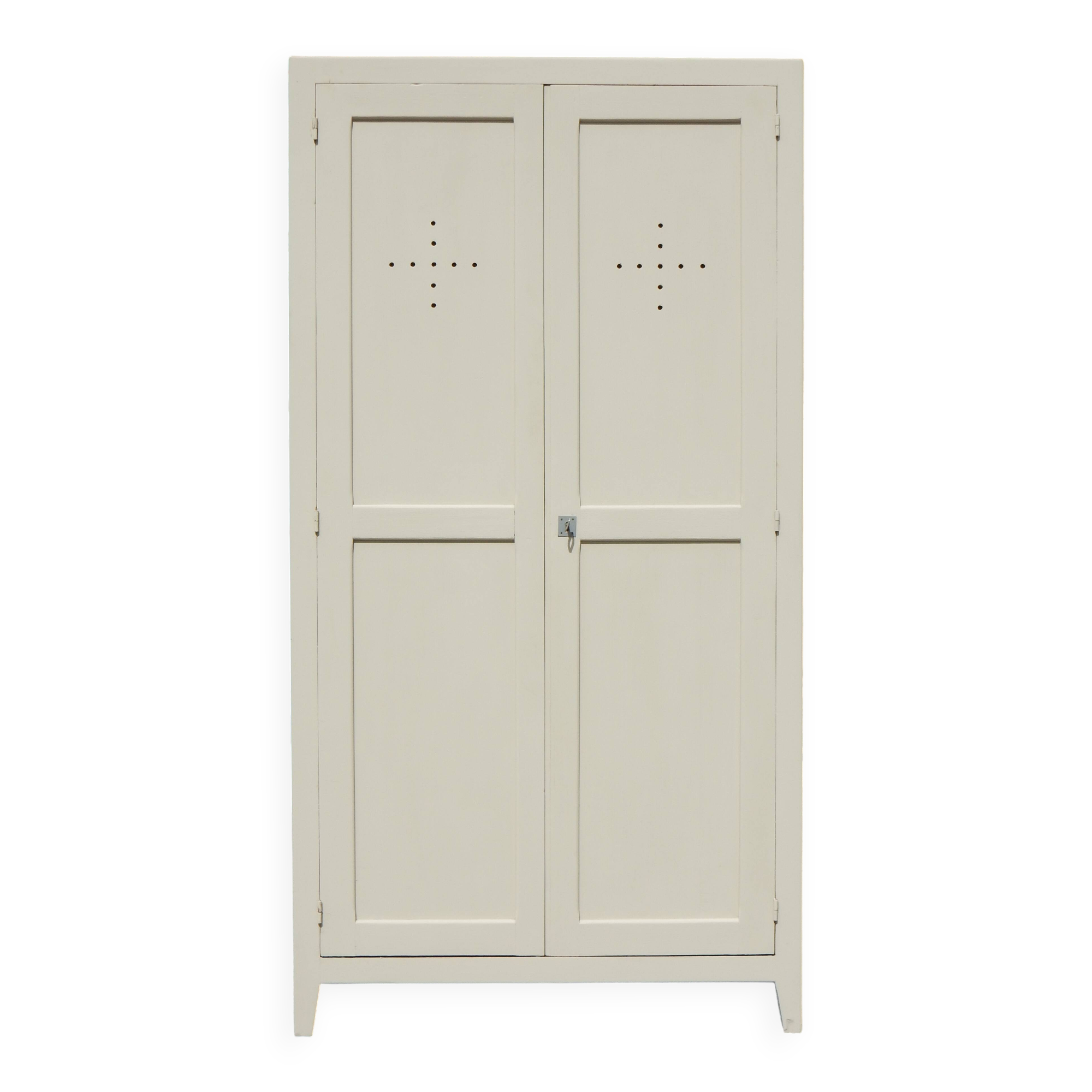 Old industrial locker room - Parisian fir wardrobe
