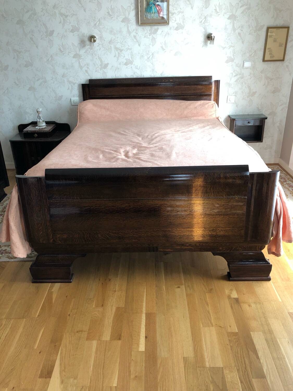 Art Deco bedroom set in walnut burl and marble