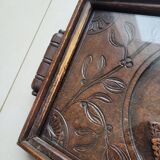 Plateau breton en bois sculpté signé