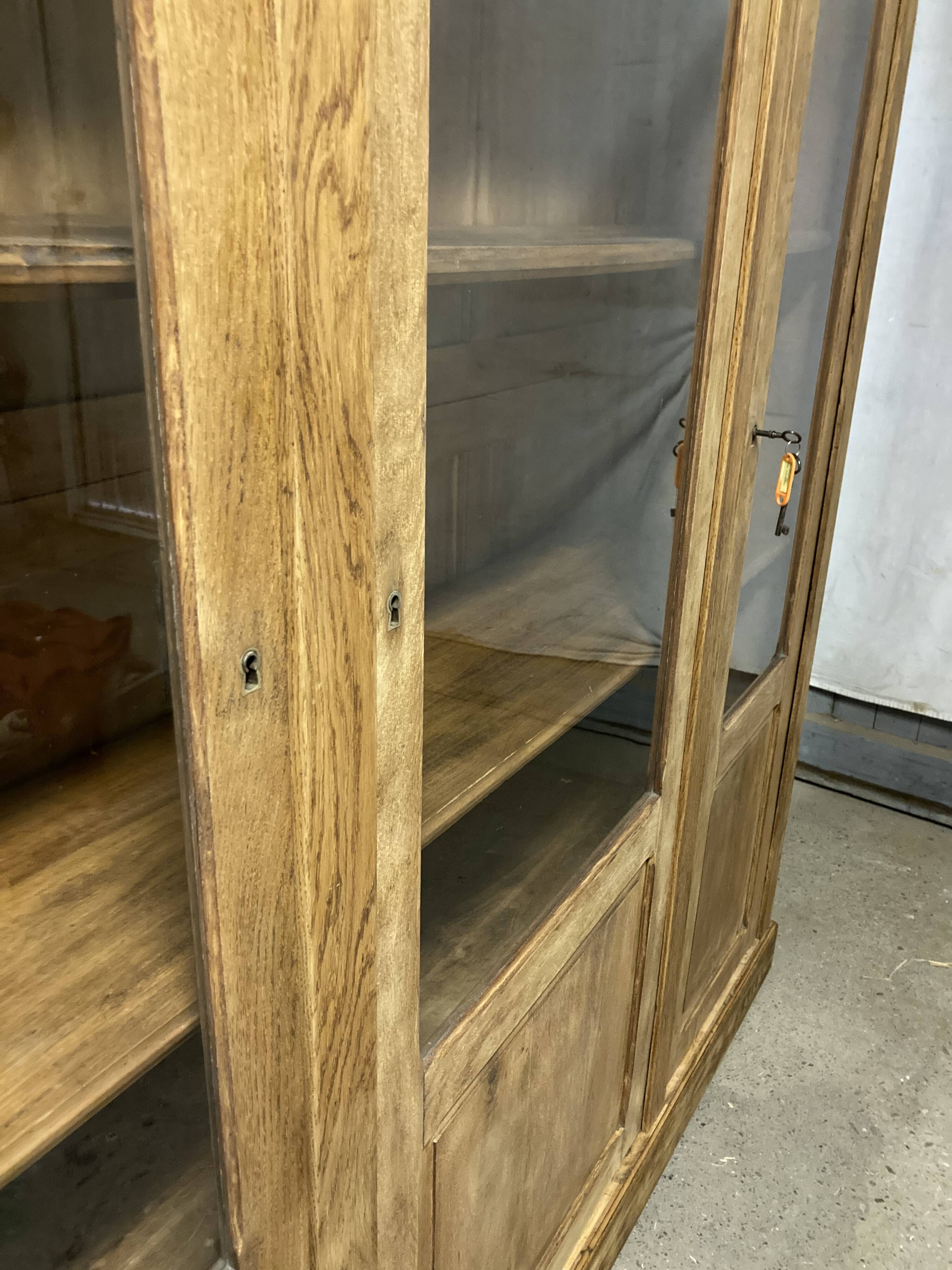 Bookcase 3 oak doors