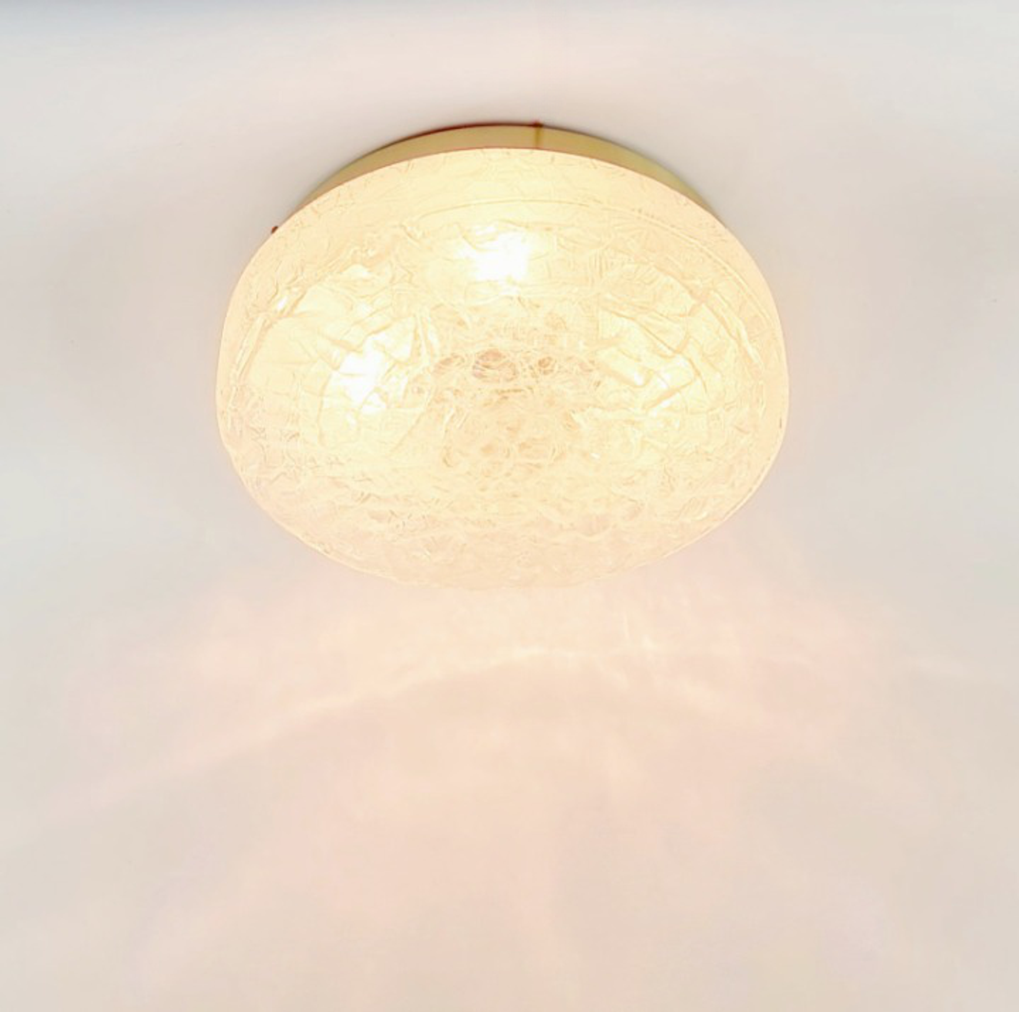 Paire de grands plafonniers en verre de glace Murano de Doria, années 1960.
