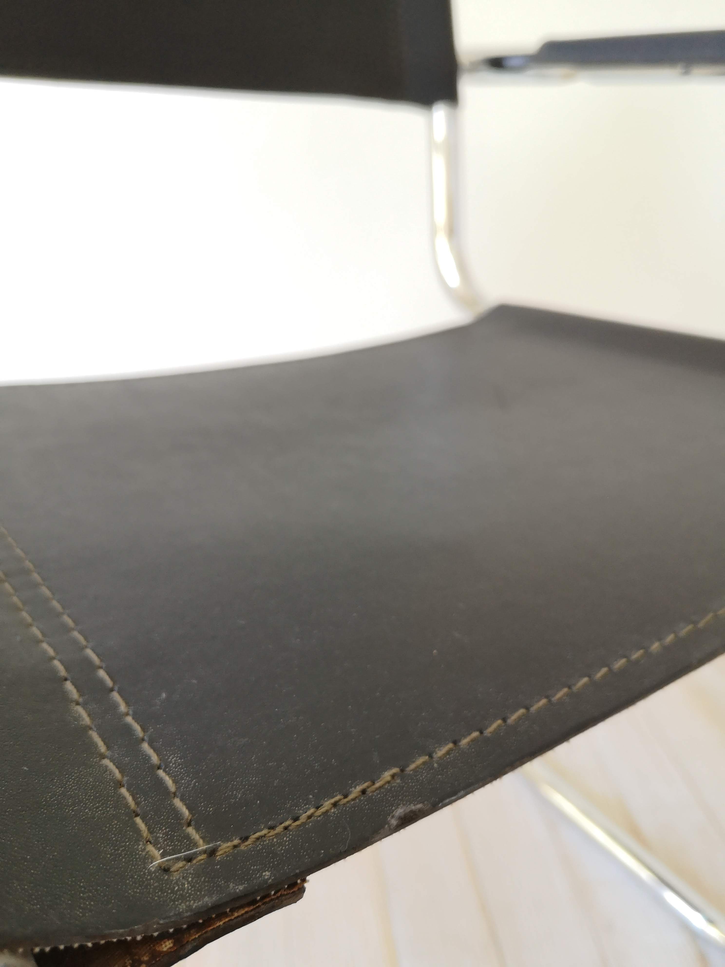 Black leather armchair Matteo Grassi