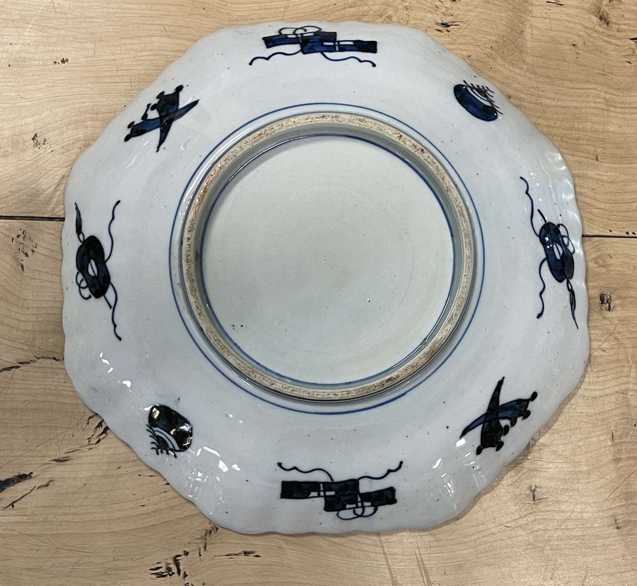 Porcelain dish of Imari (Japan) XIXth