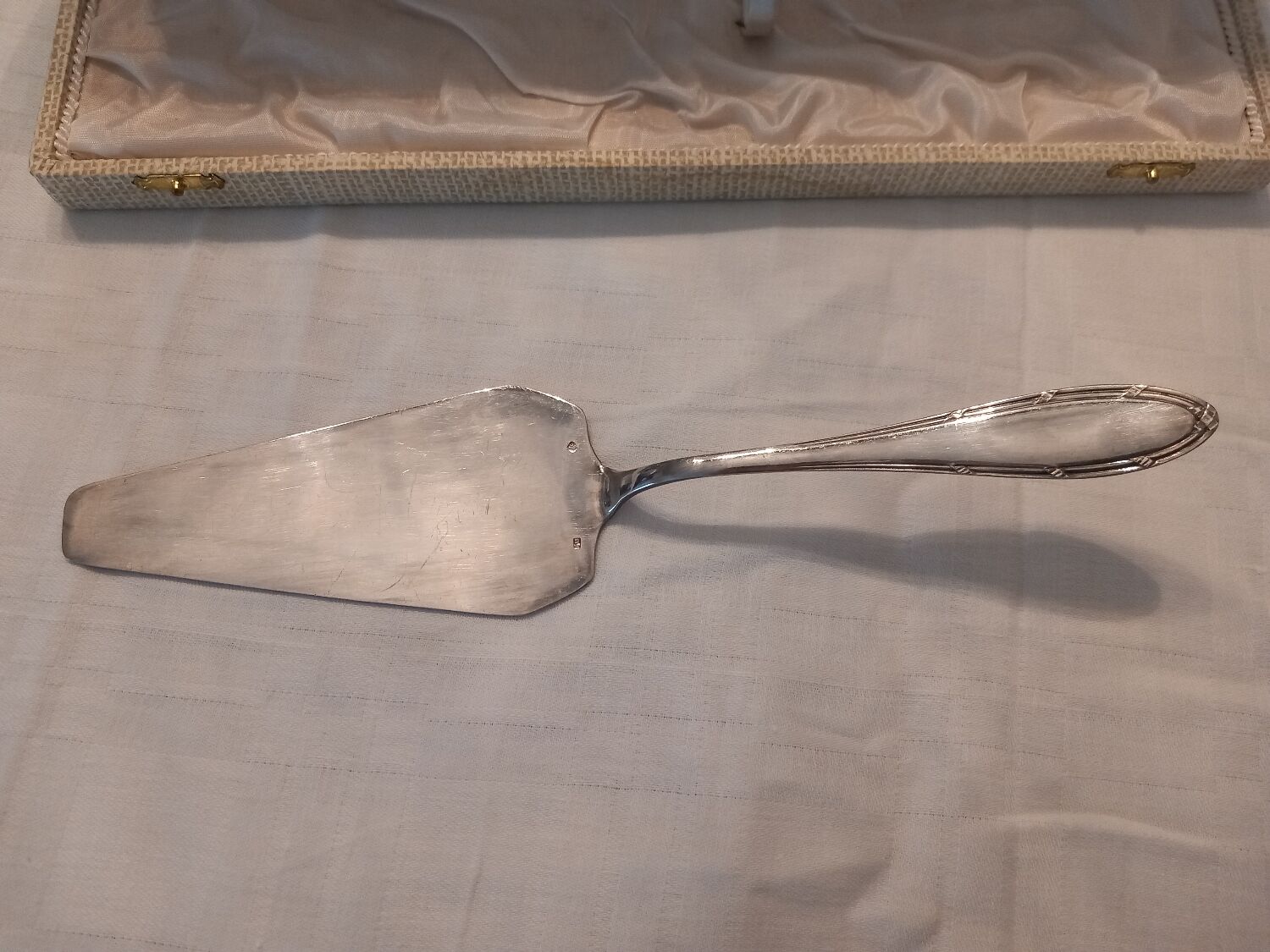 Pie shovel, silver metal