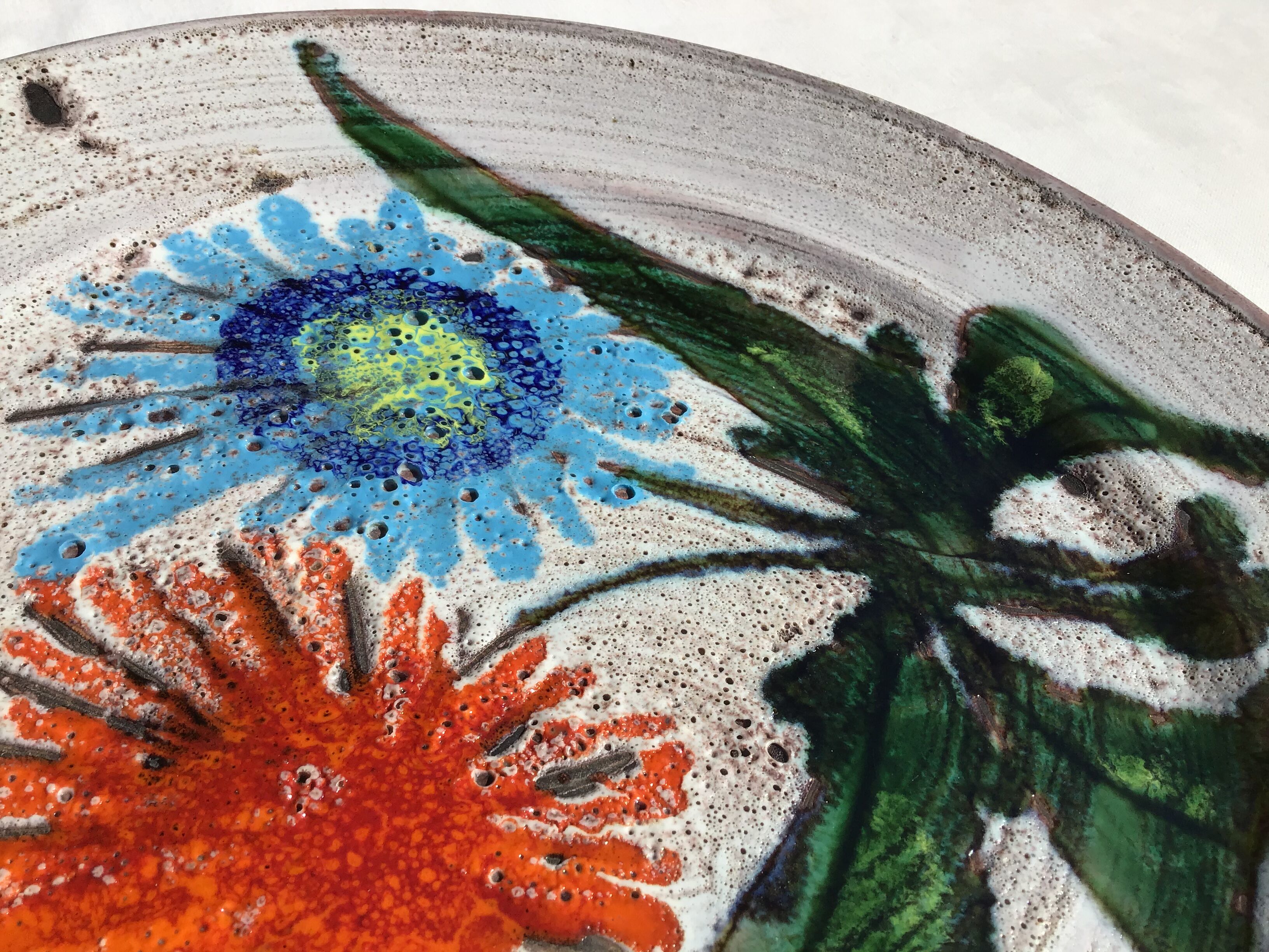 Vallauris La Roue dish seafoam flowers