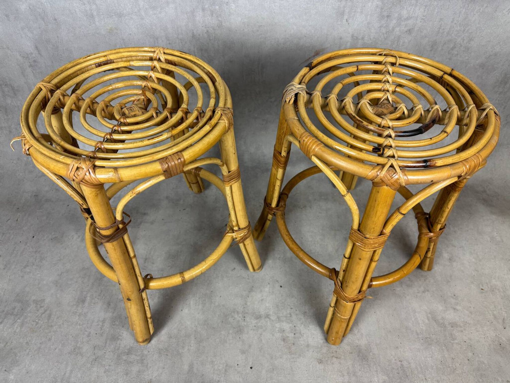Paire de tabourets en rotin des années 70