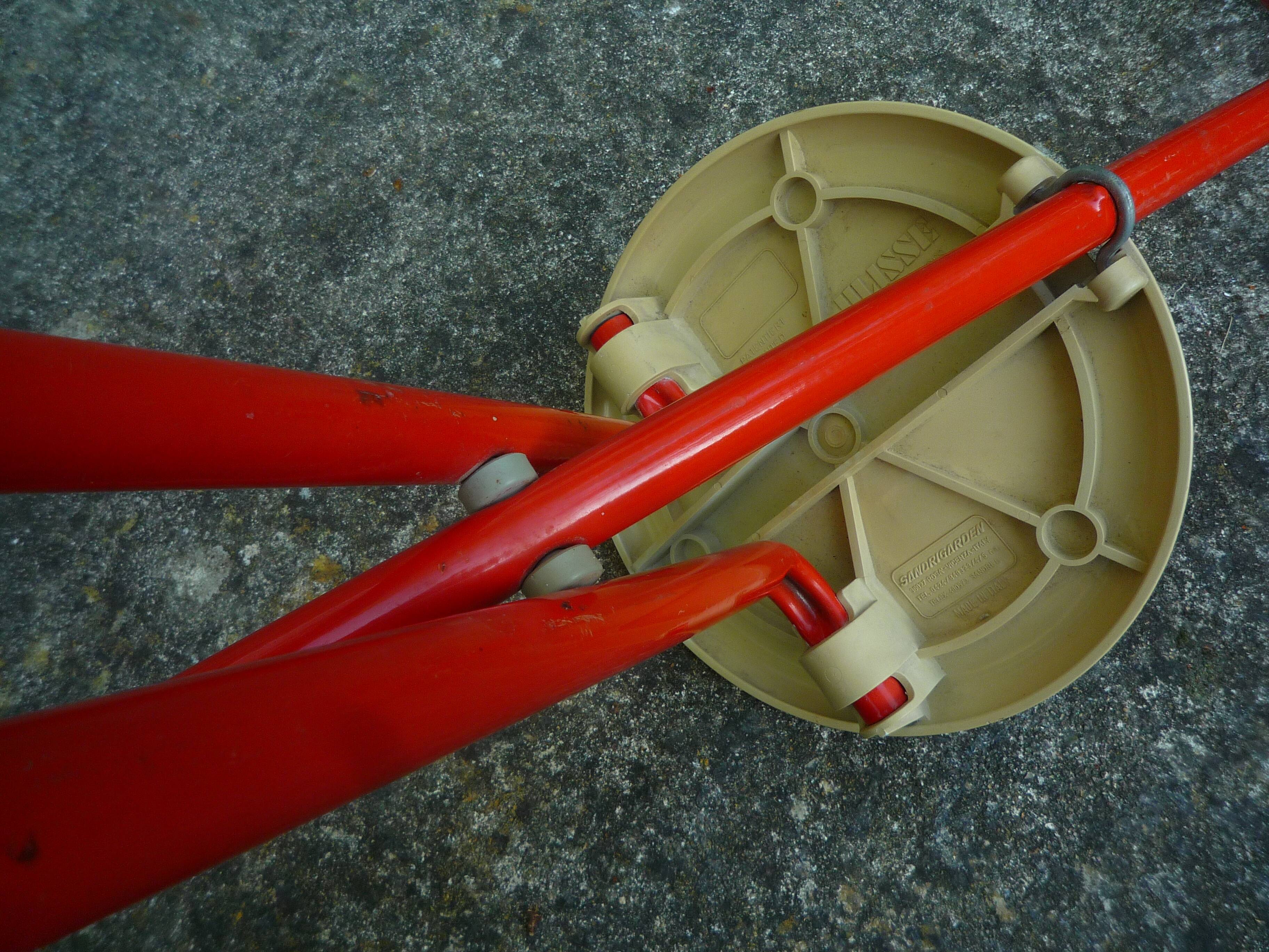 Ulisse cane stool/folding chair, red, Ivan Loss design, vintage Italian 1980s