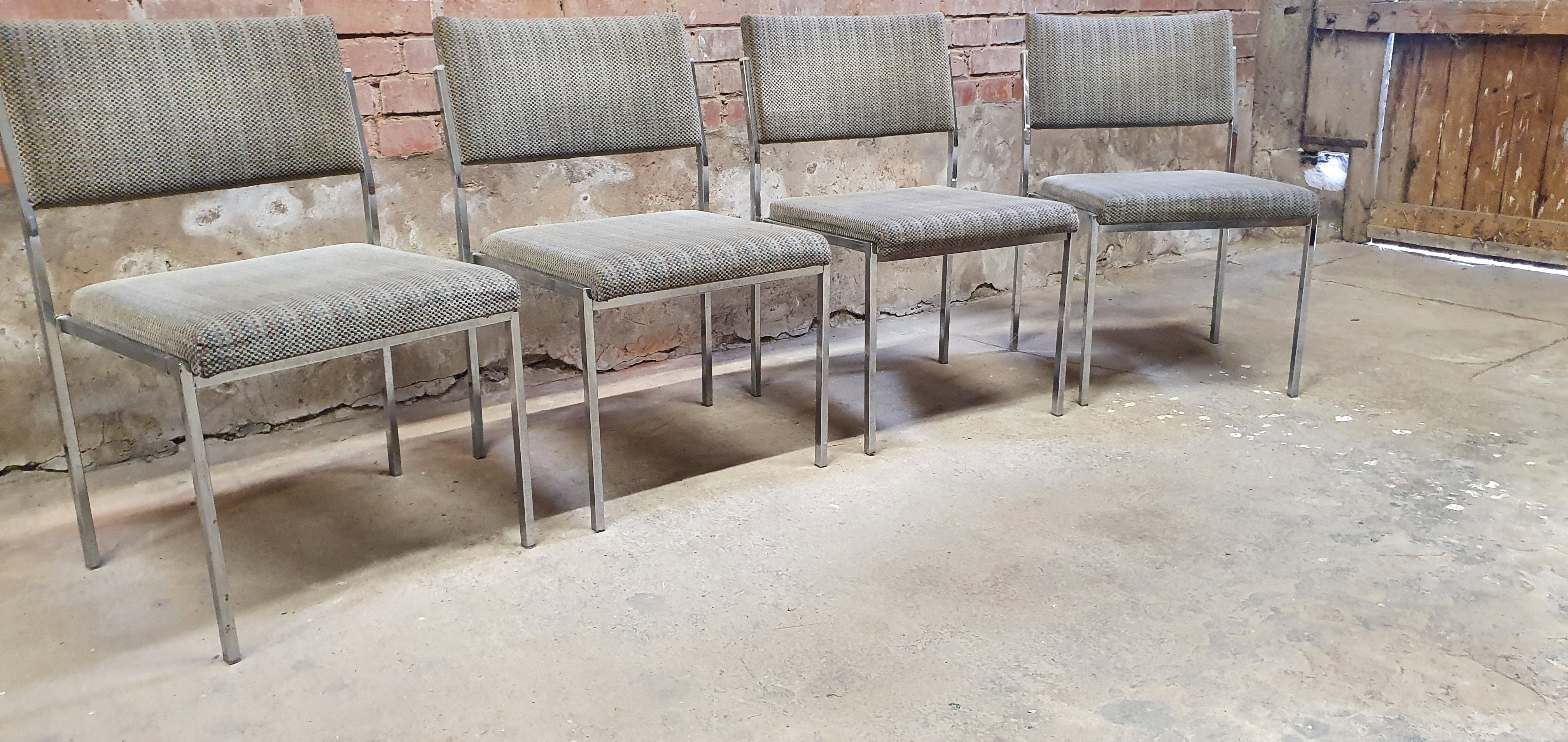 Lot de  quatre chaises fauteuil vintage