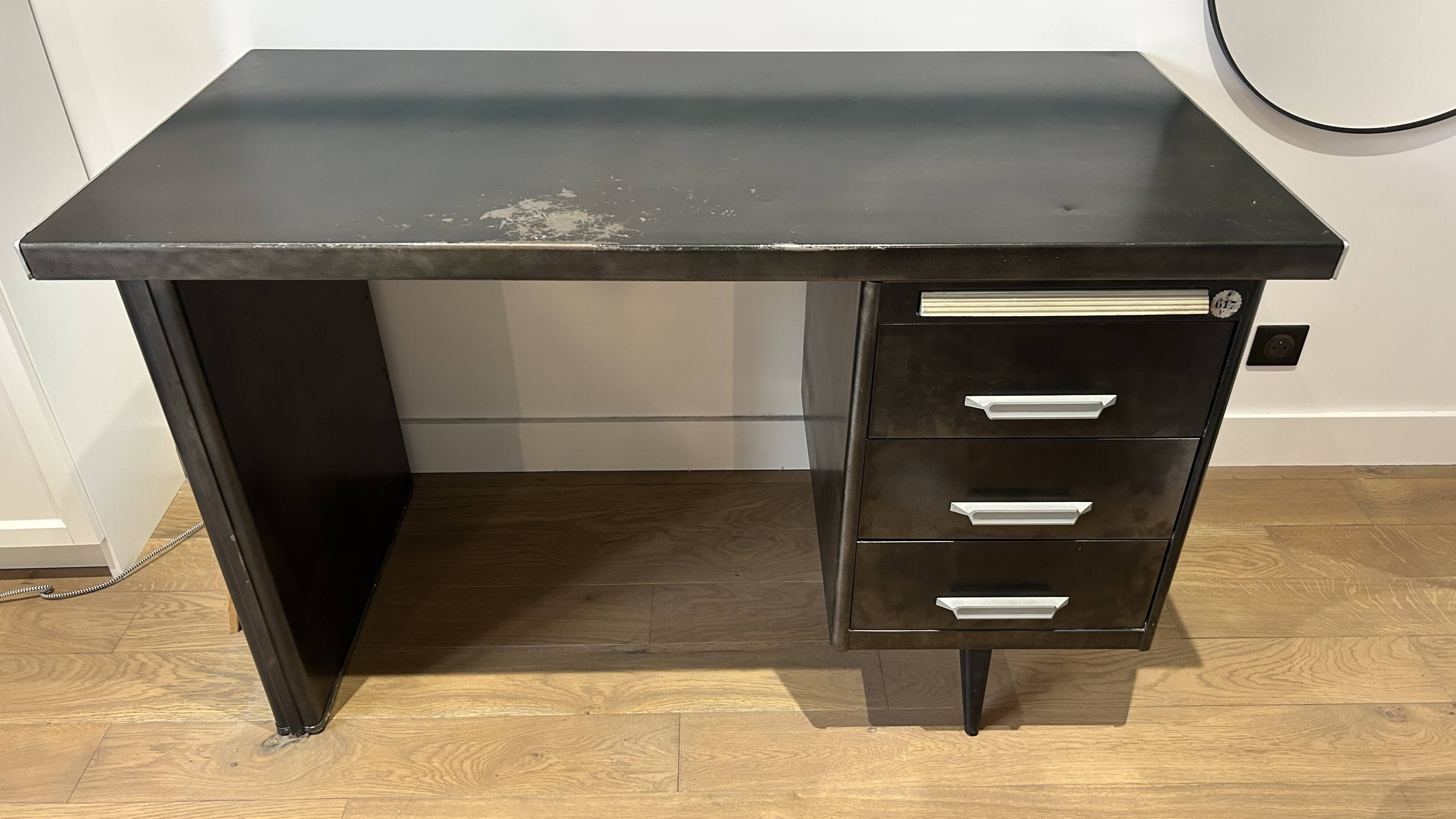 Metal desk
