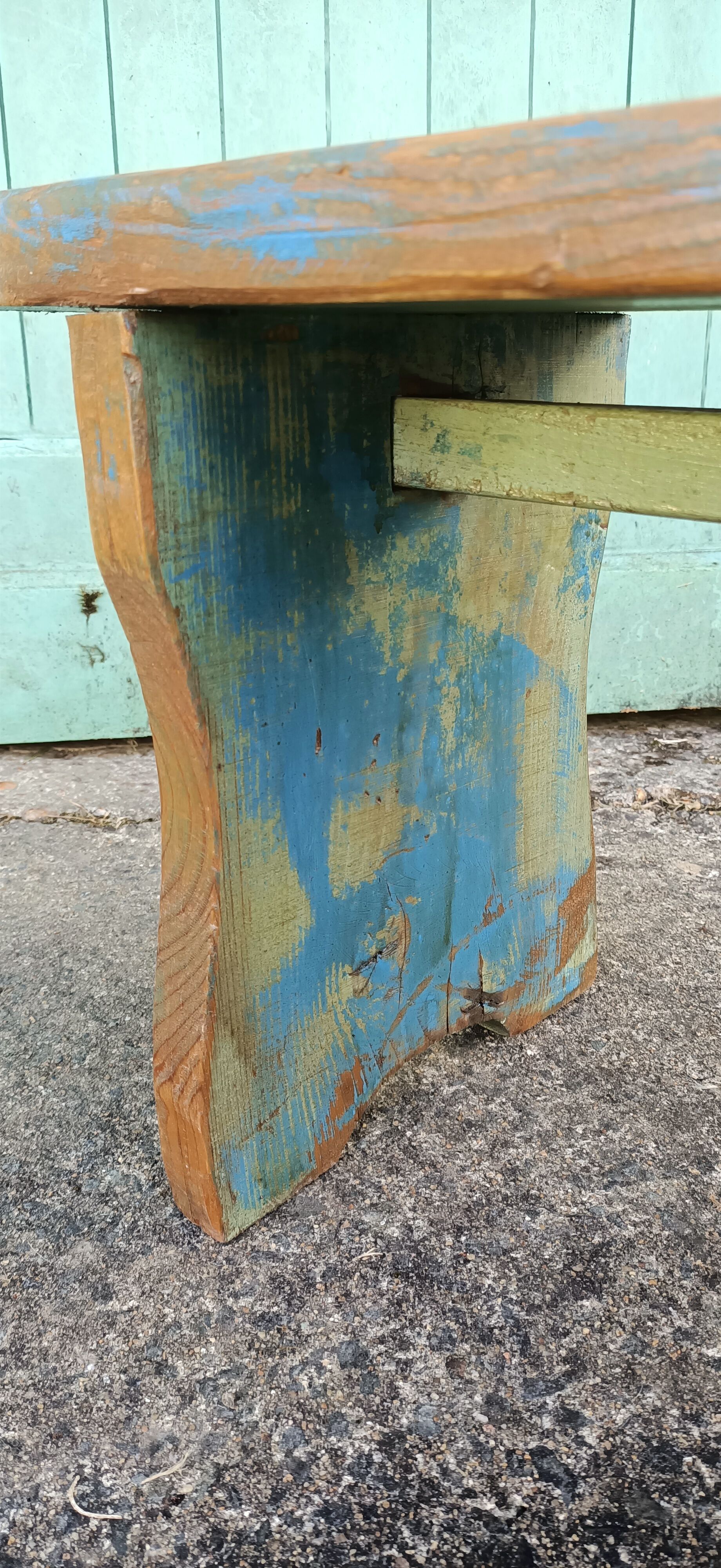 Banc repose-pieds patiné
