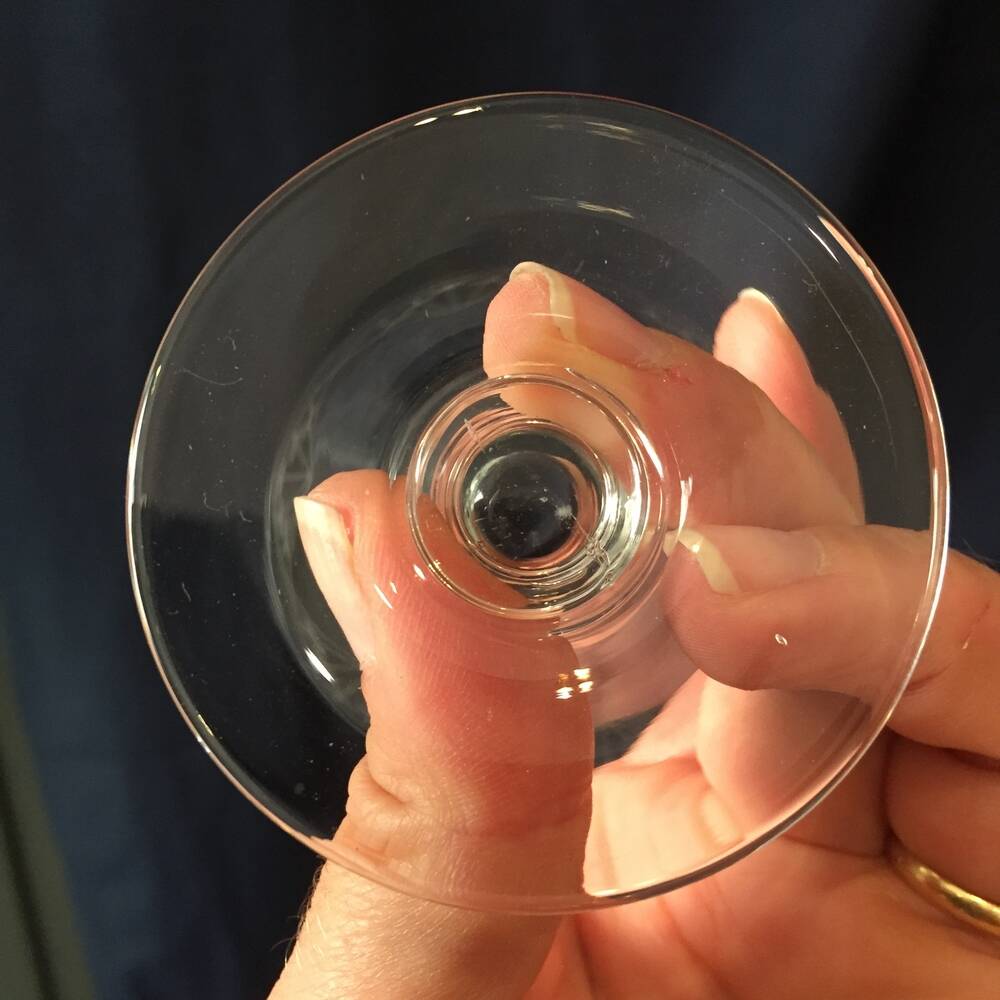 Set of 7 glass red wine glasses from the 1930s 1940s tableware