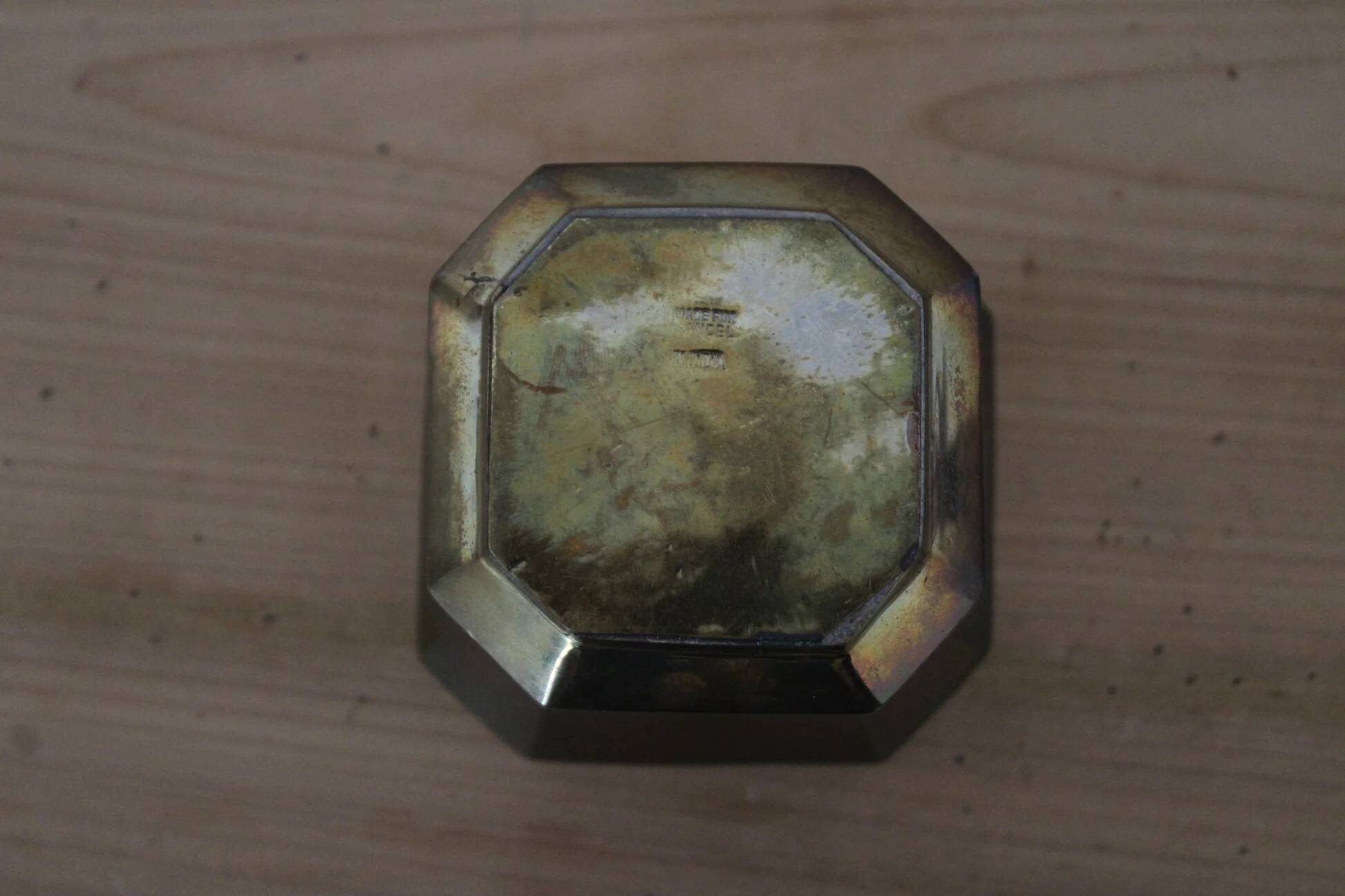Cache-pot Lancel à 8 pans en métal doré patiné