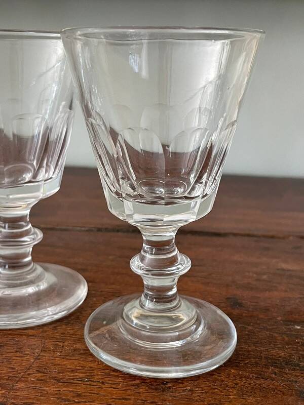 4 verres à vin blanc en cristal taillé à côtes plates modèle Caton
