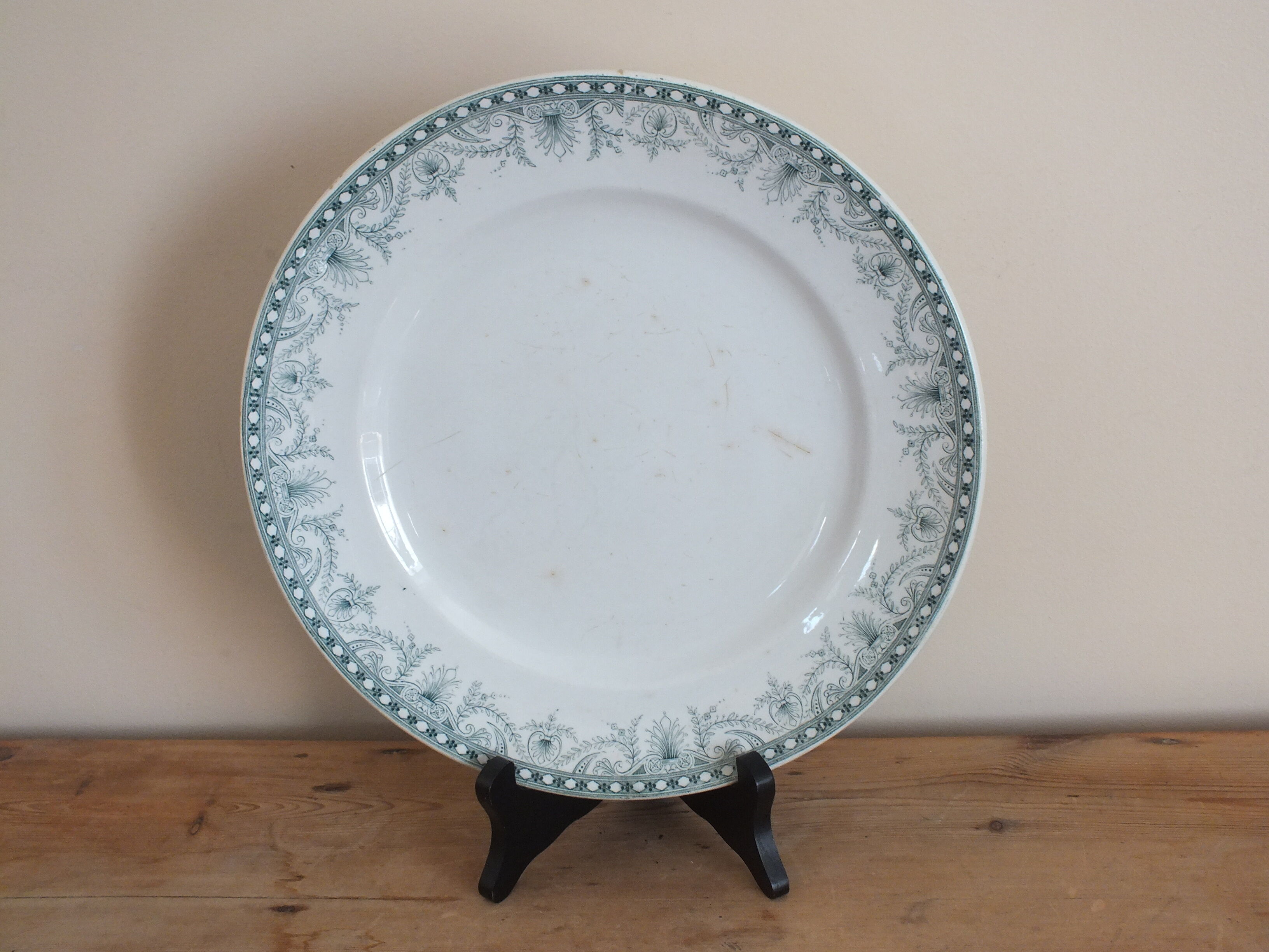 + Round plate in Iron Earth Moulin des Loups model Wilbur +