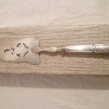 PIE AND CAKE SERVER IN ENGRAVED SILVER & OPENWORK CLASSIC FLORAL STYLE