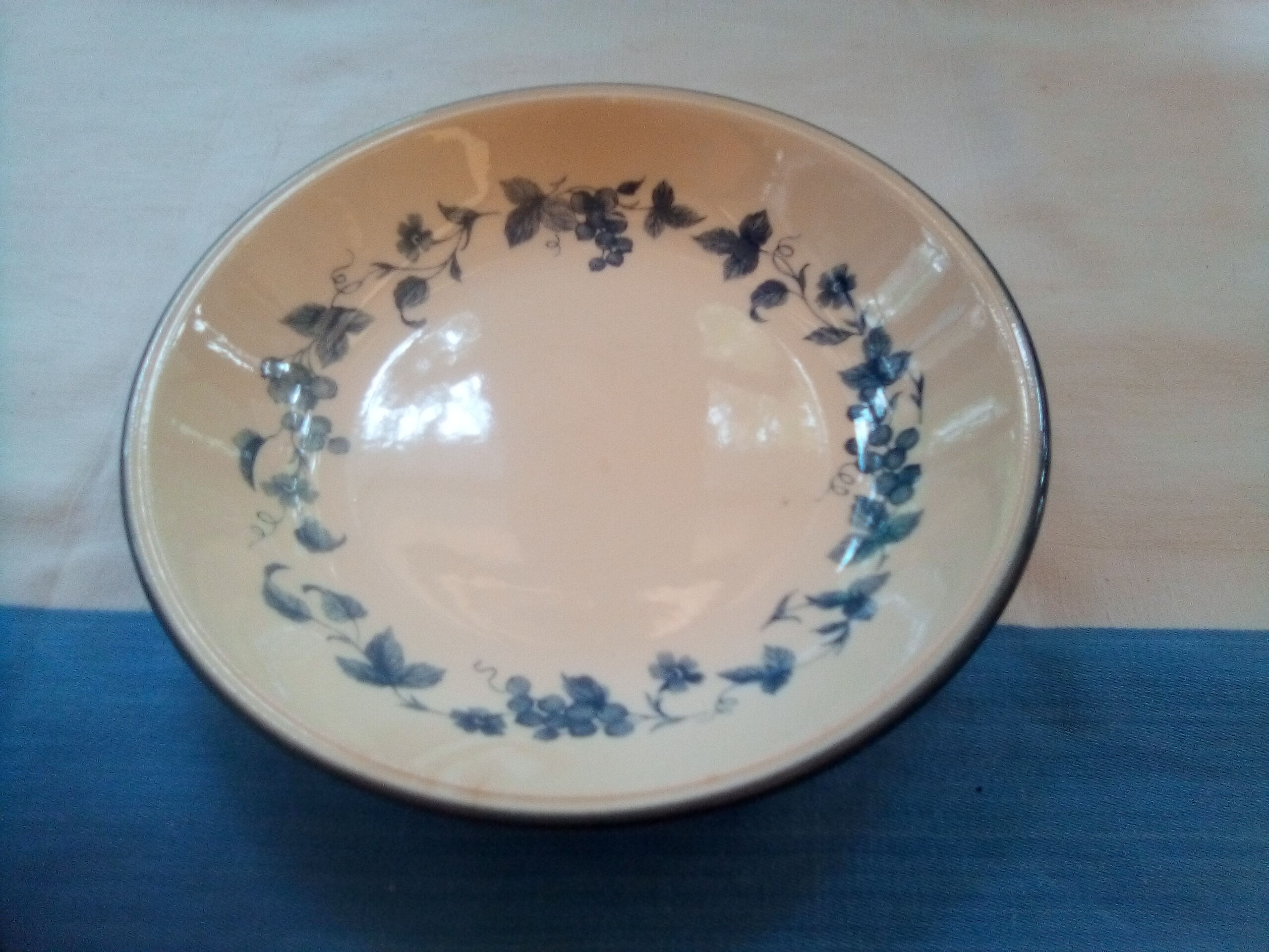Assorted 18 old blue plates