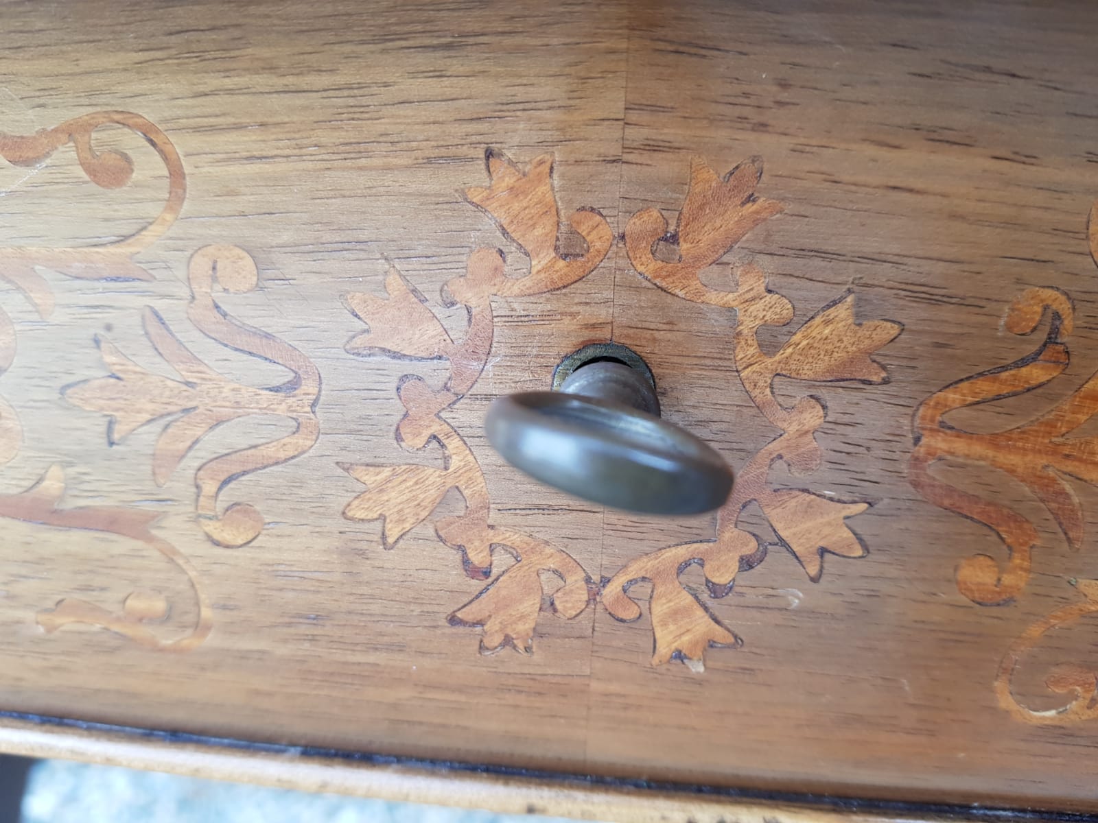 Dressing table in Empire marquetry