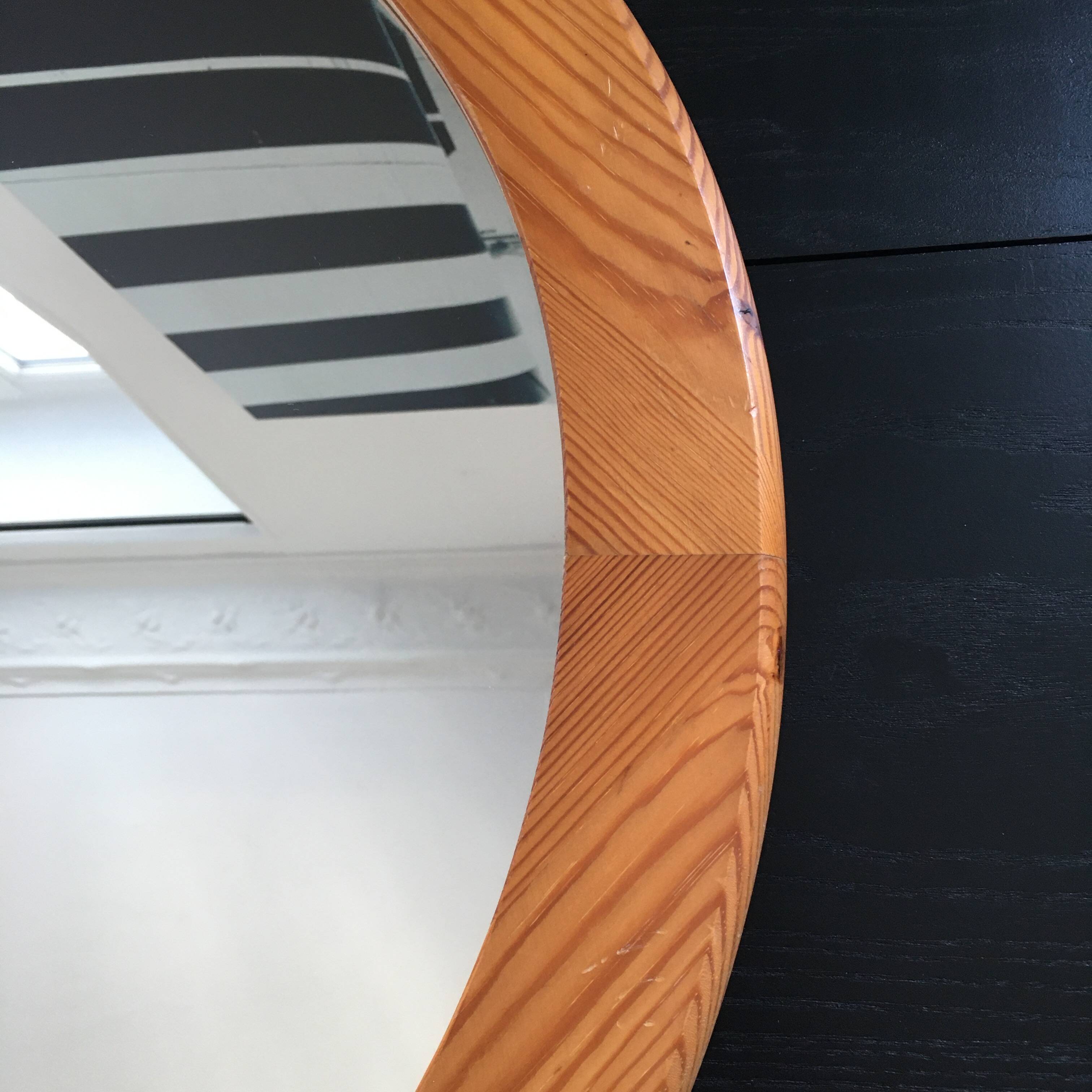 Miroir rond en pin vernis