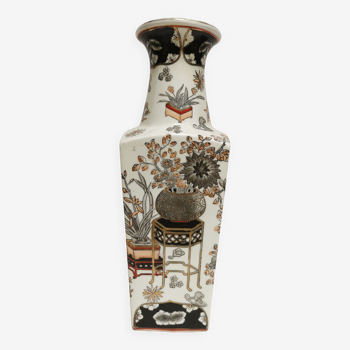 Vase en Porcelaine de Chine , Asie . voir Cachet