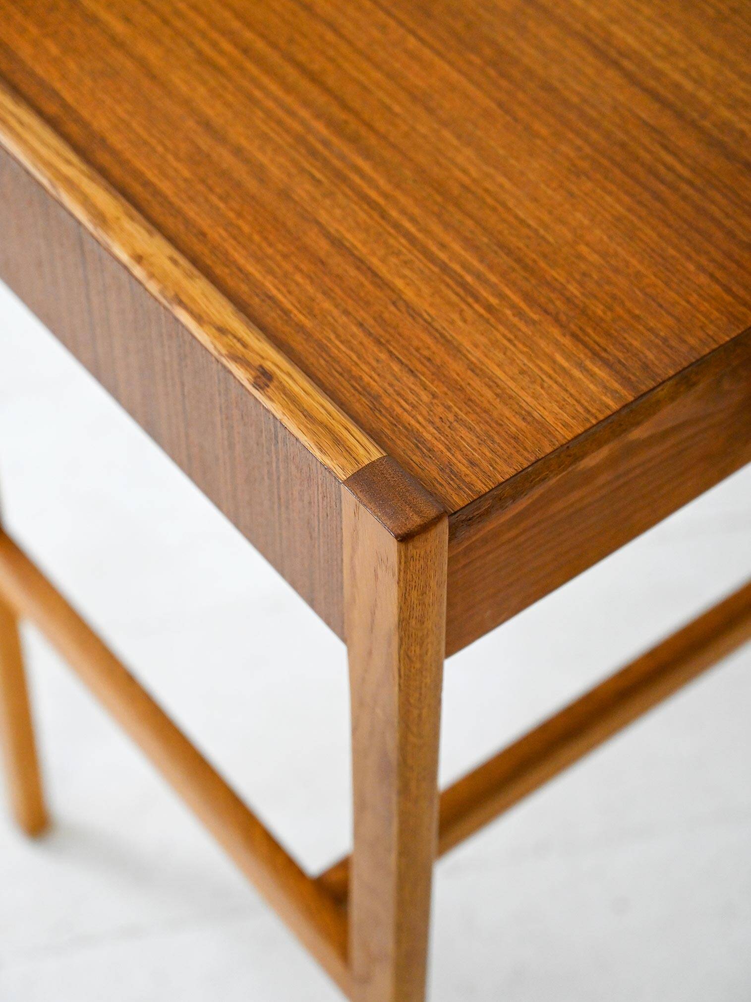 Scandinavian dressing table with drawers