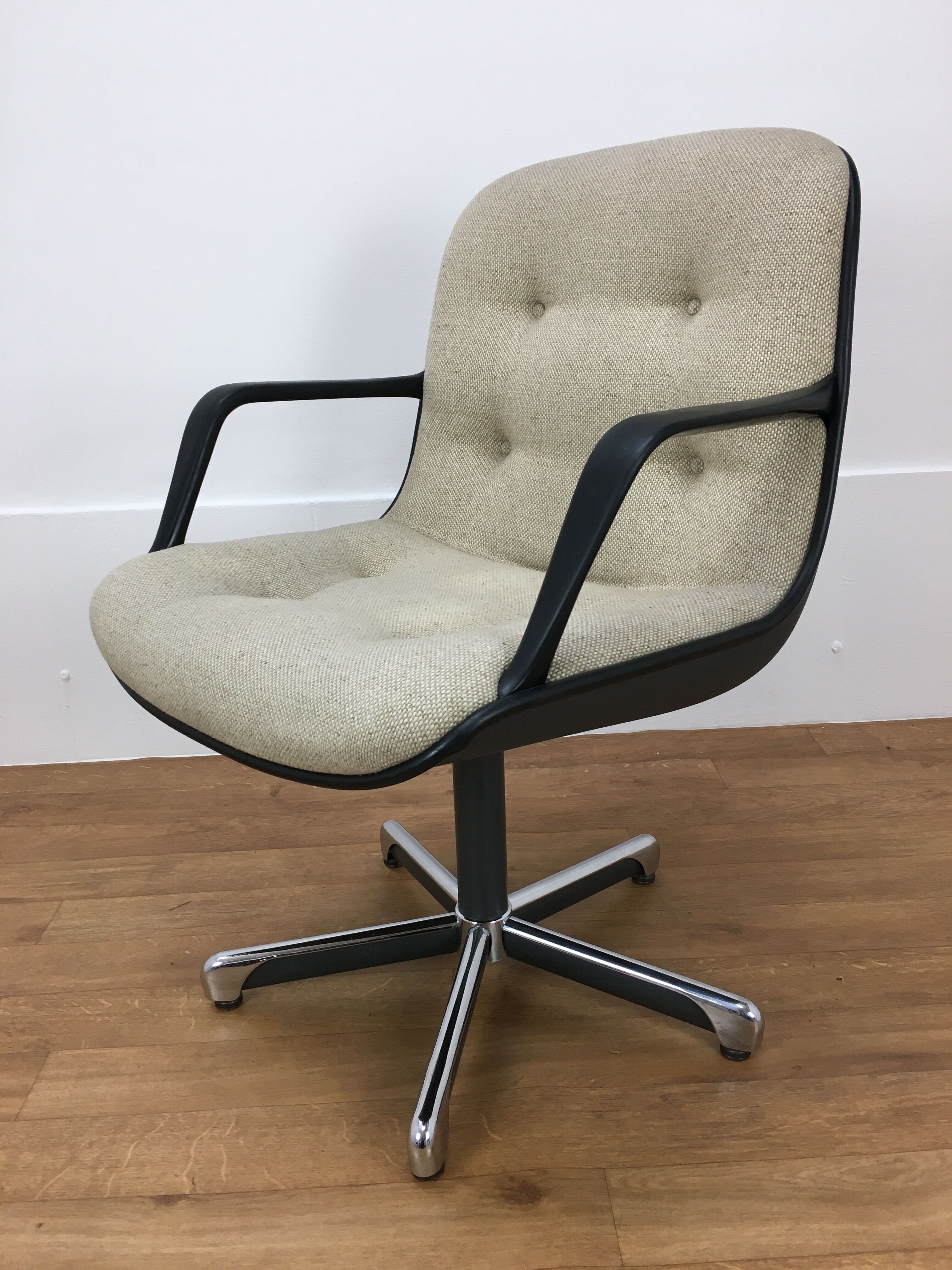 Fauteuil coque Strafor 451 par Randall Buck 1970 space age