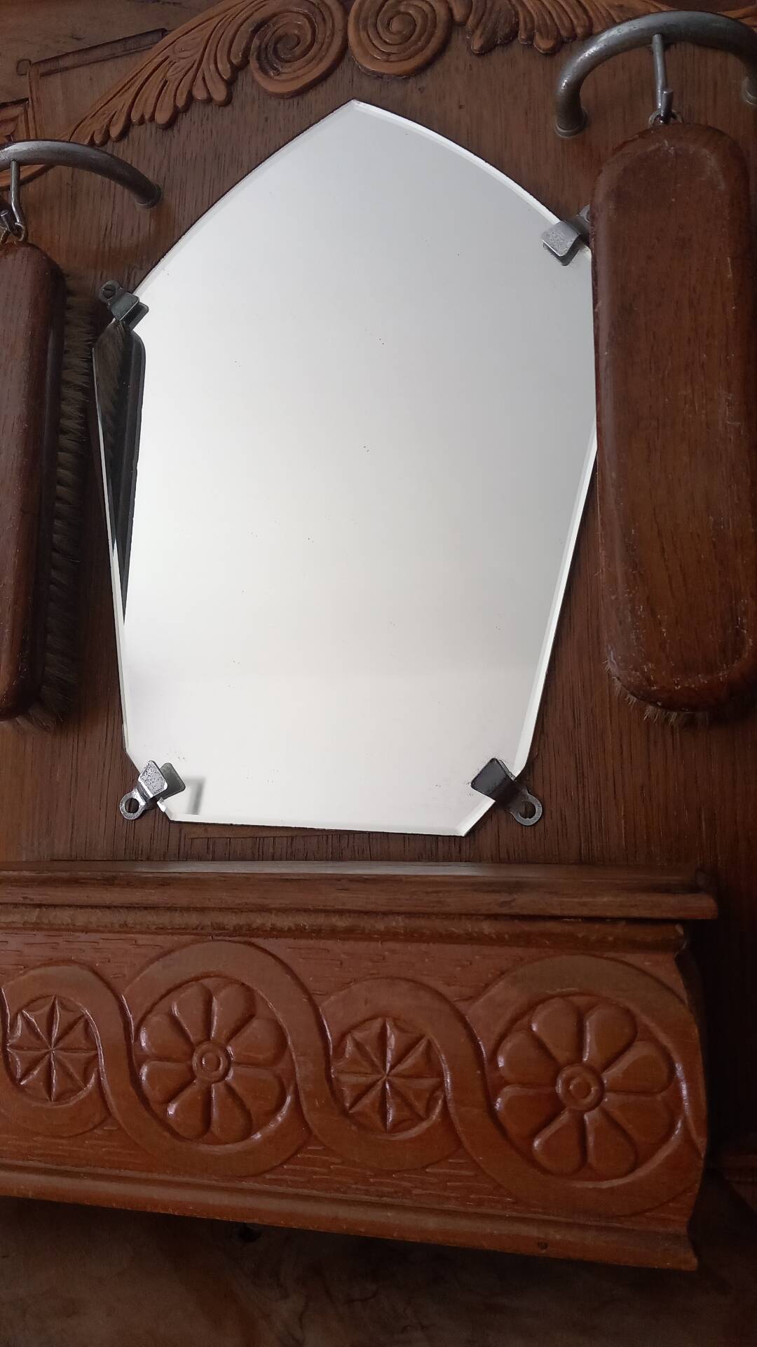 Vintage oak entrance mirror and its brushes - 1940s / 1950s