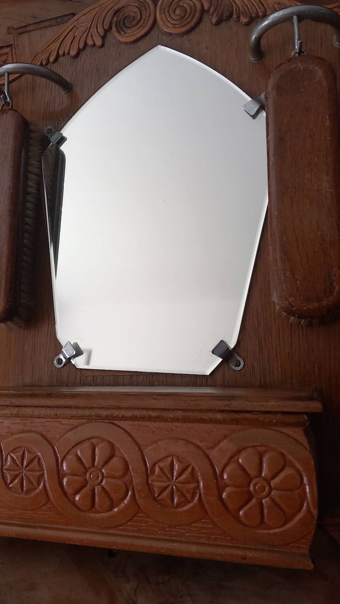 Vintage oak entrance mirror and its brushes - 1940s / 1950s