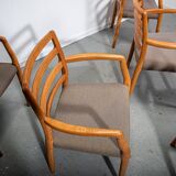 Fauteuils JL Moller modèle 68 en chêne avec tissu d'origine. Fabriqués au Danemark vers 1990.