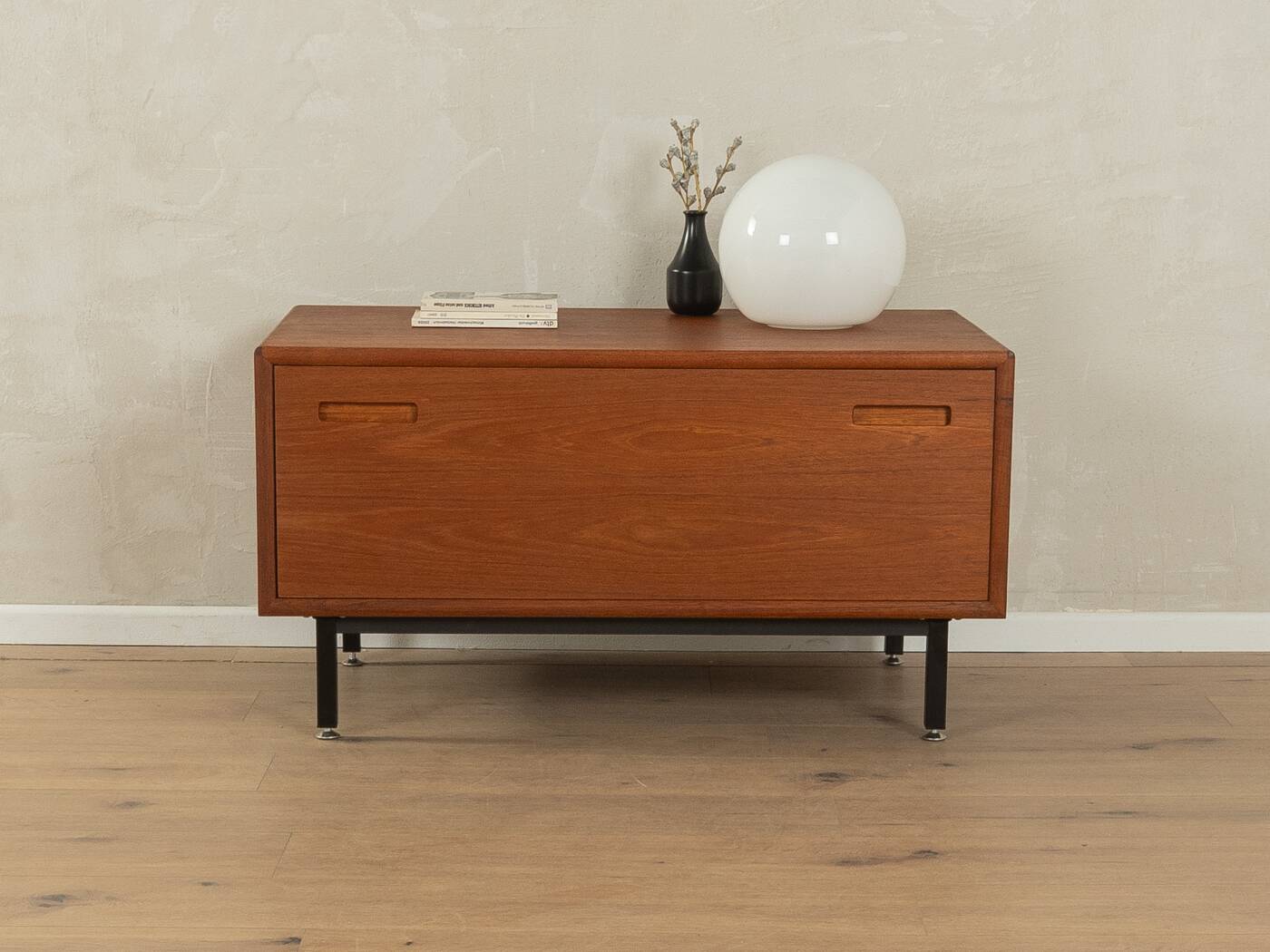 1960s Dresser