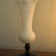 Vase vintage en verre opalin – Blanc et améthyste, années 1970/80