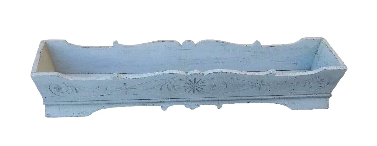 Antique painted wooden jardinière in the Liberty style, shaped and engraved.