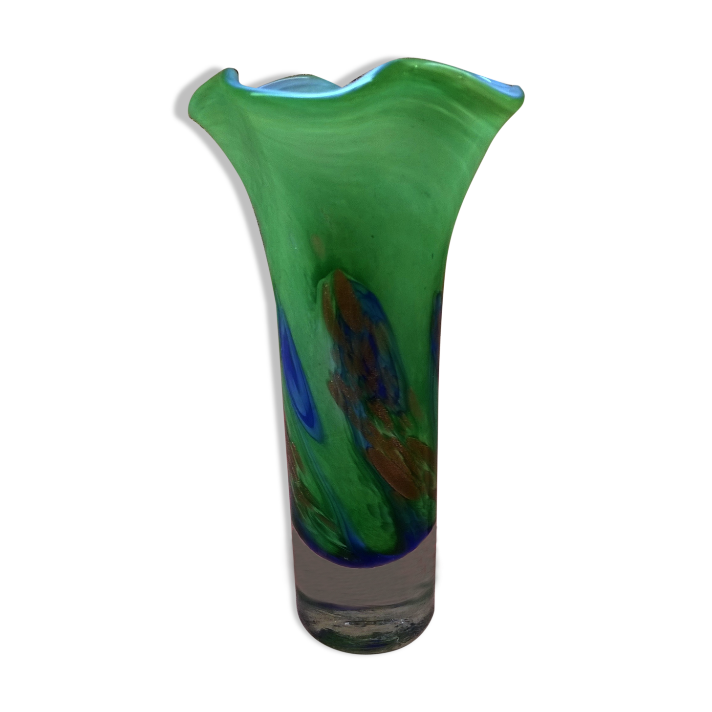 Vase modern décor has inclusion