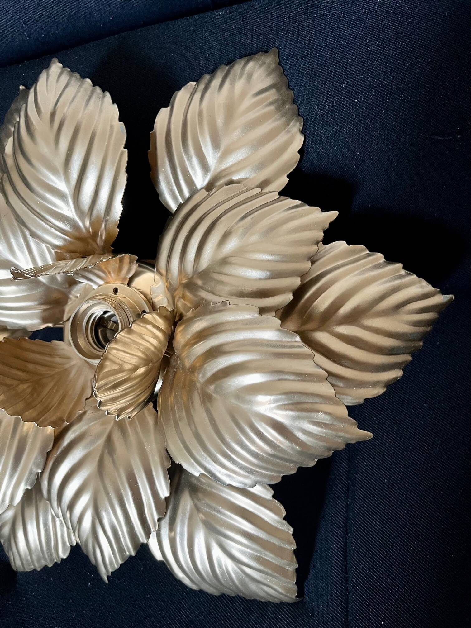 Golden flower wall lamp