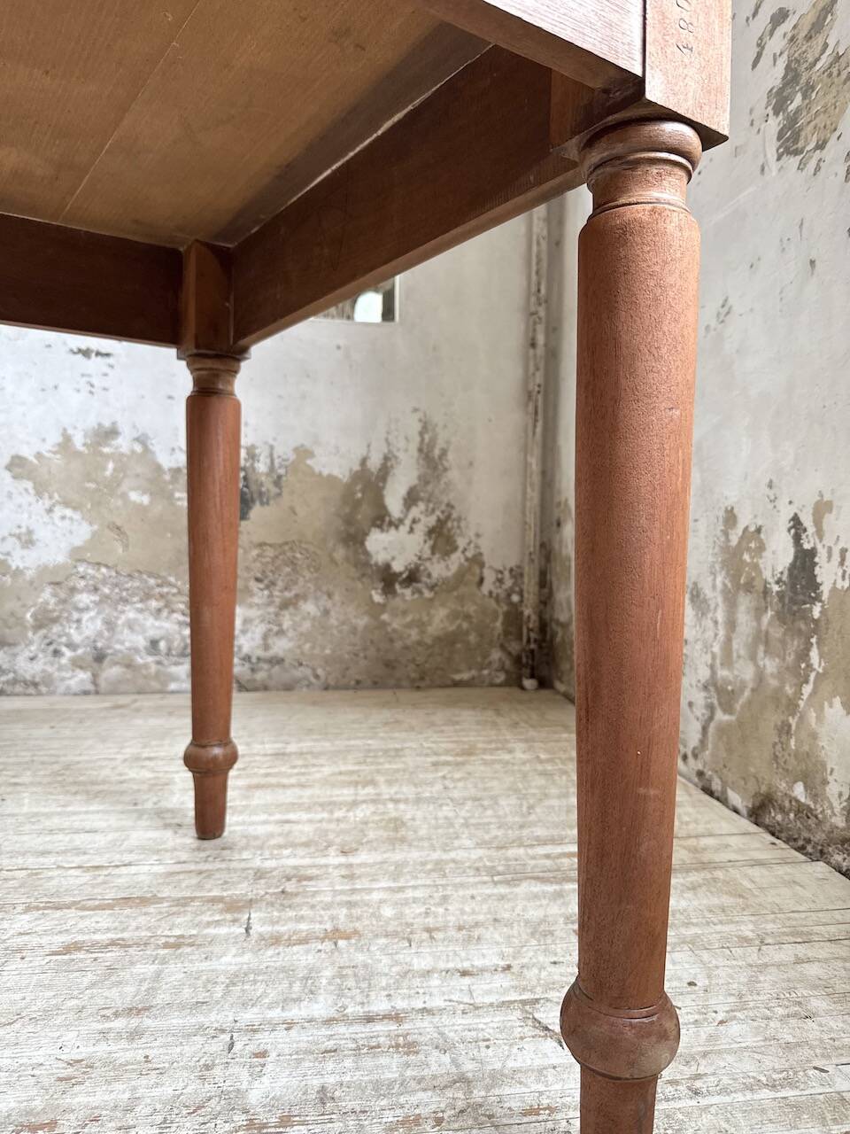 Turned leg cherry table 160cm