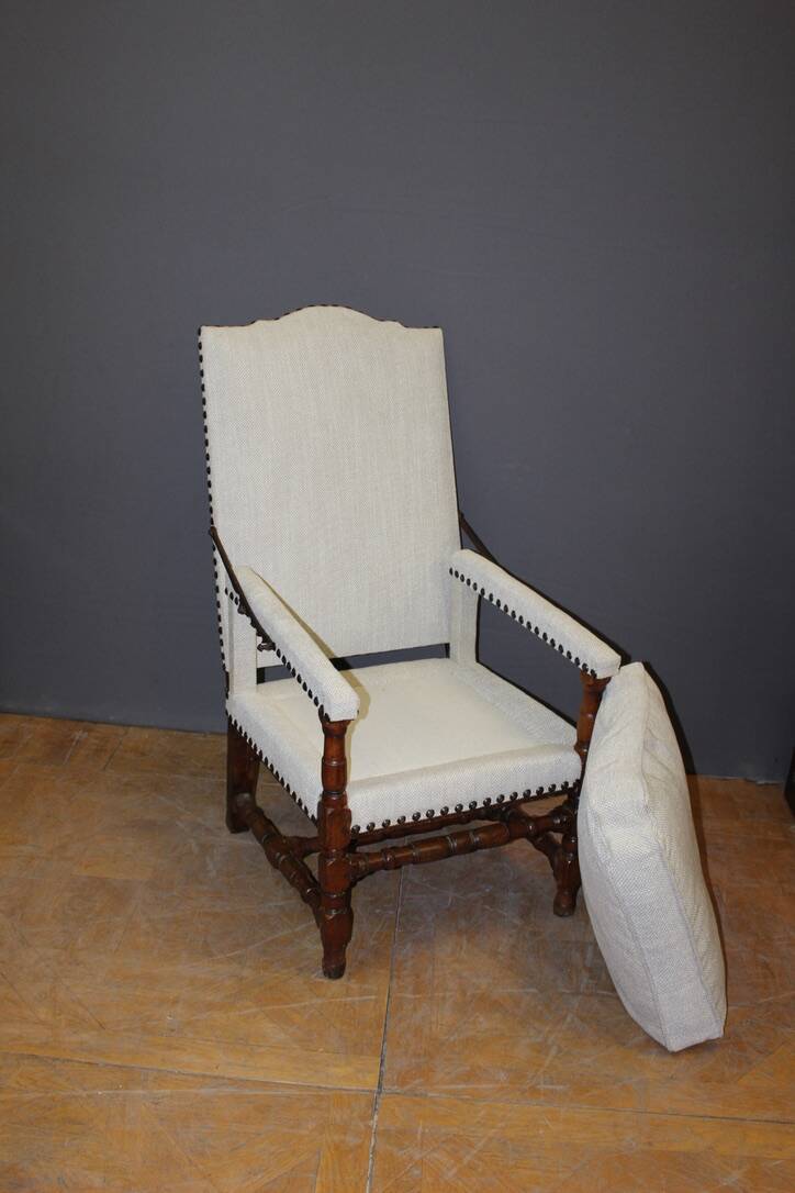 Louis xiv period rack armchair in walnut