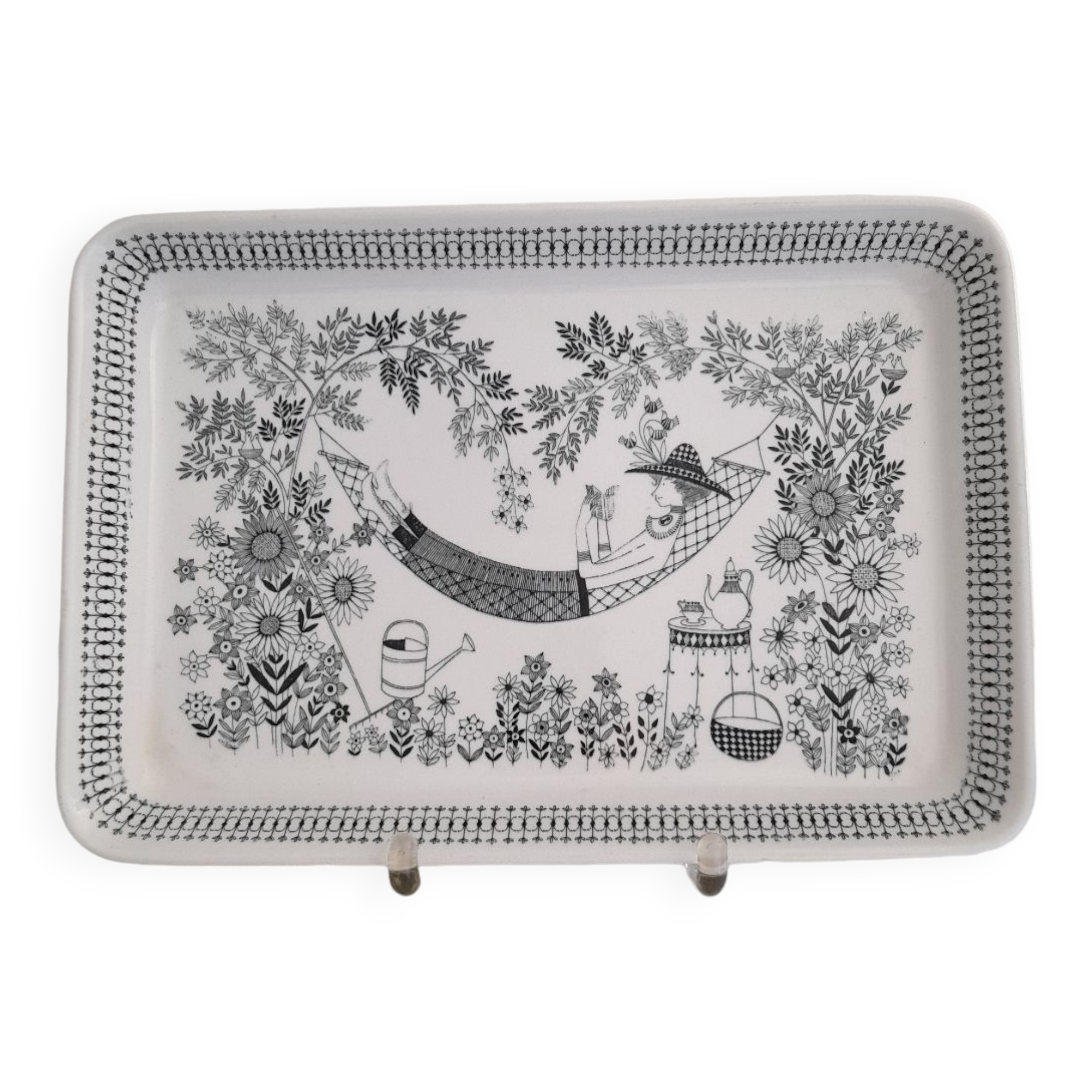 Emilia dish by Raija Uosikkinen for Arabia 1959