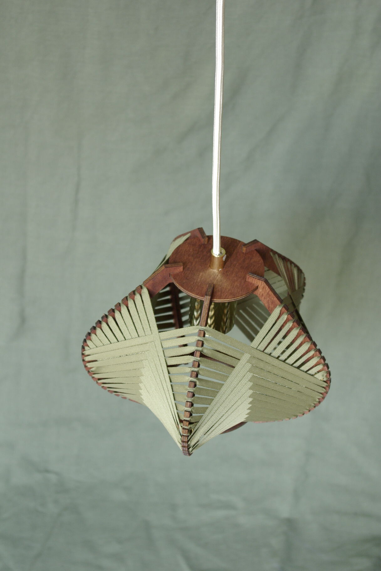 Woven khaki lamp