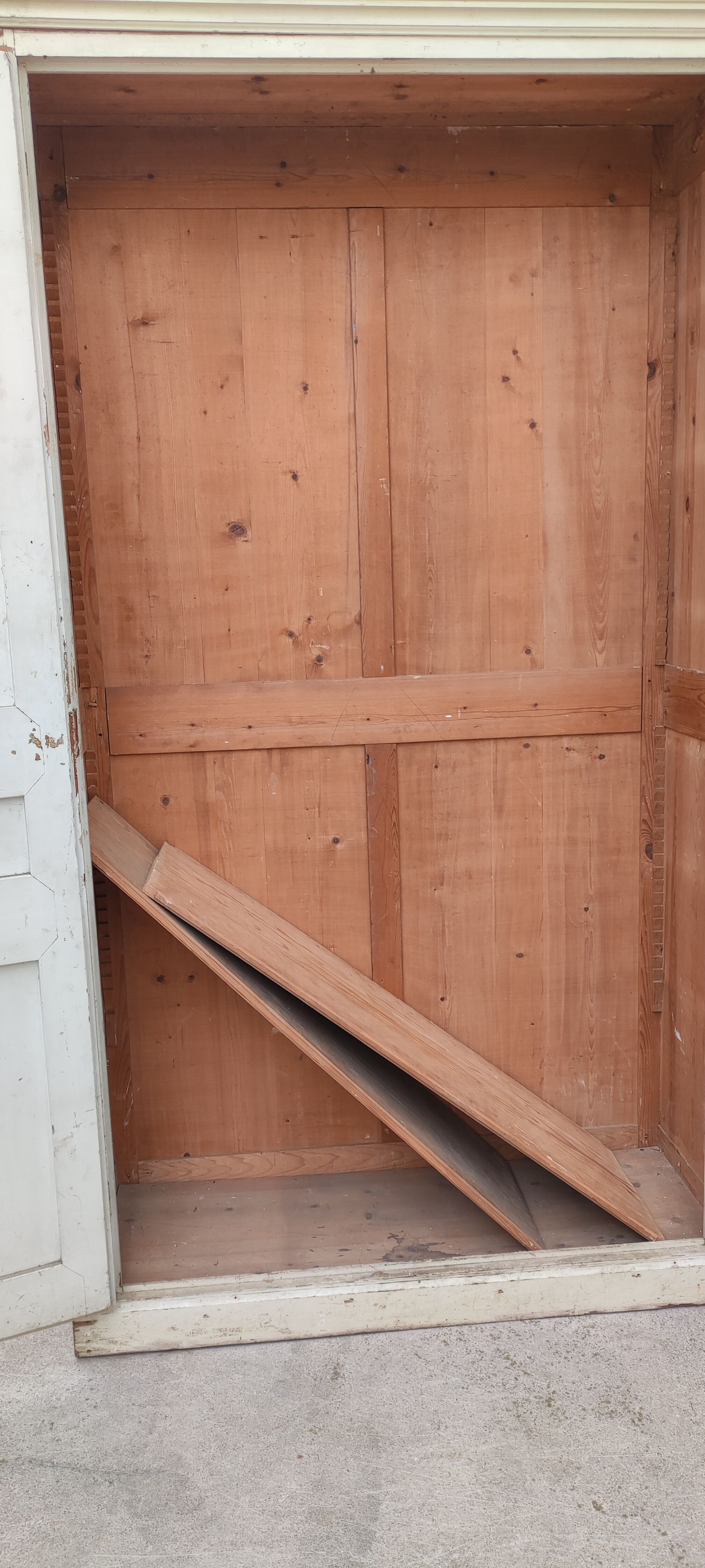 Patinated Parisian wardrobe, 2 doors, 2 shelves