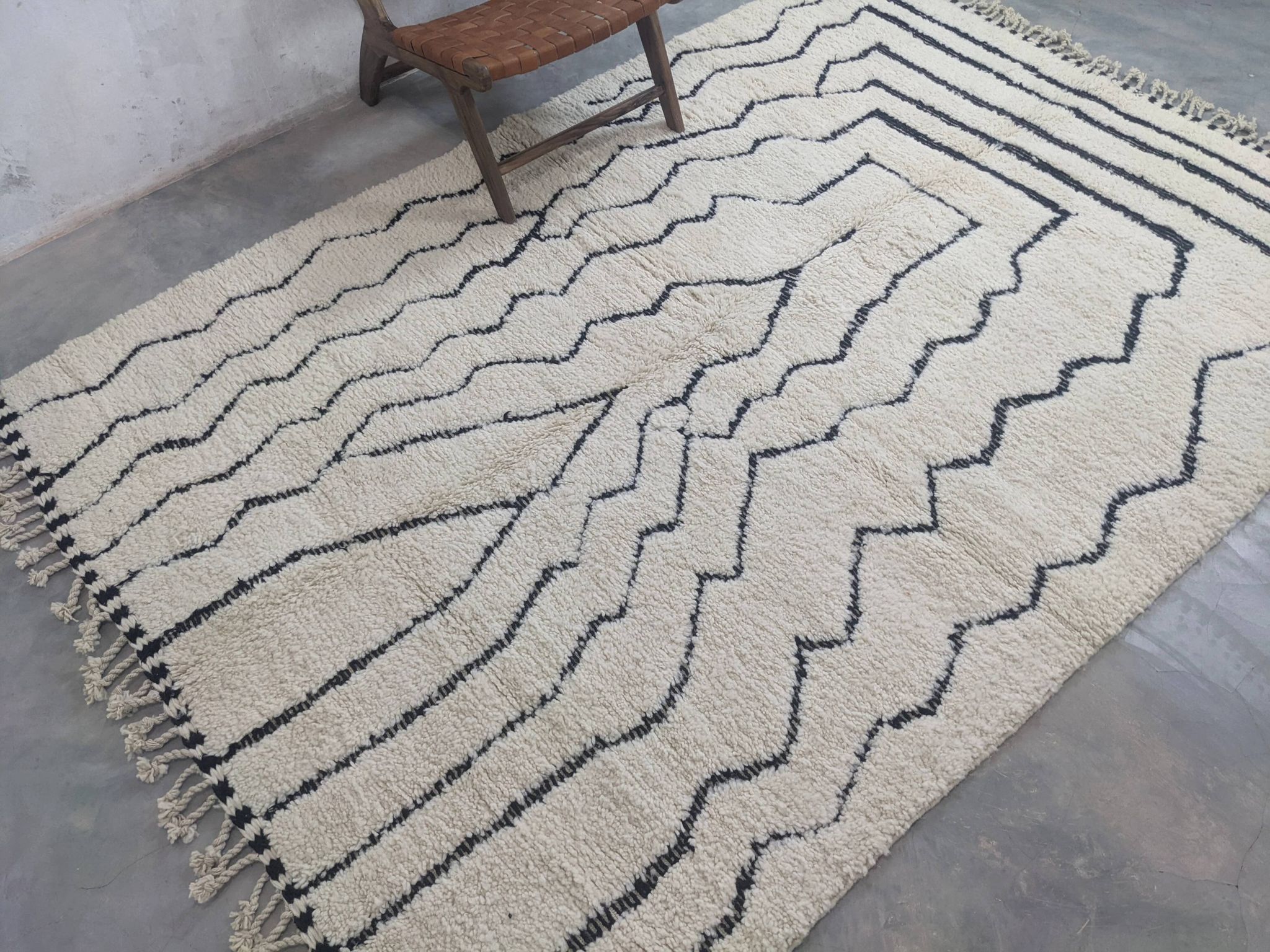 Large Beni Ouarain rug, 285 x 205 cm