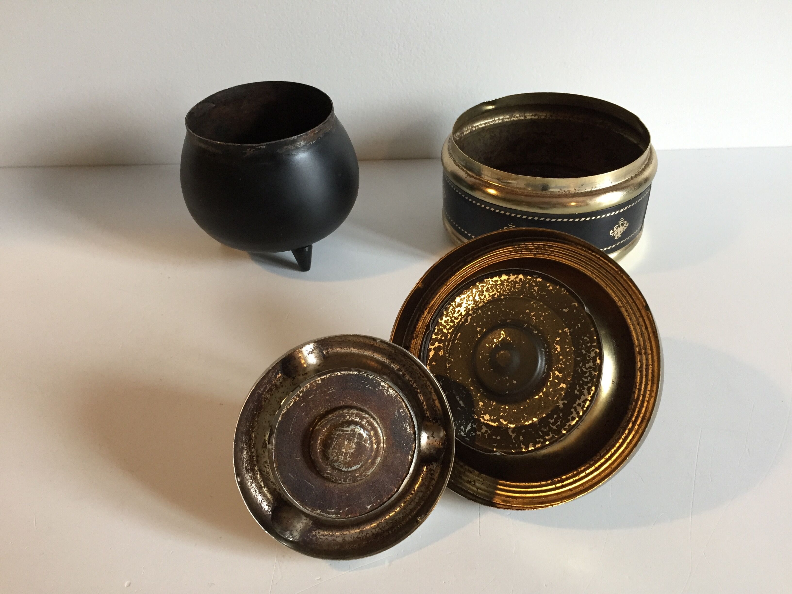 Set of 2 vintage mechanical ashtrays