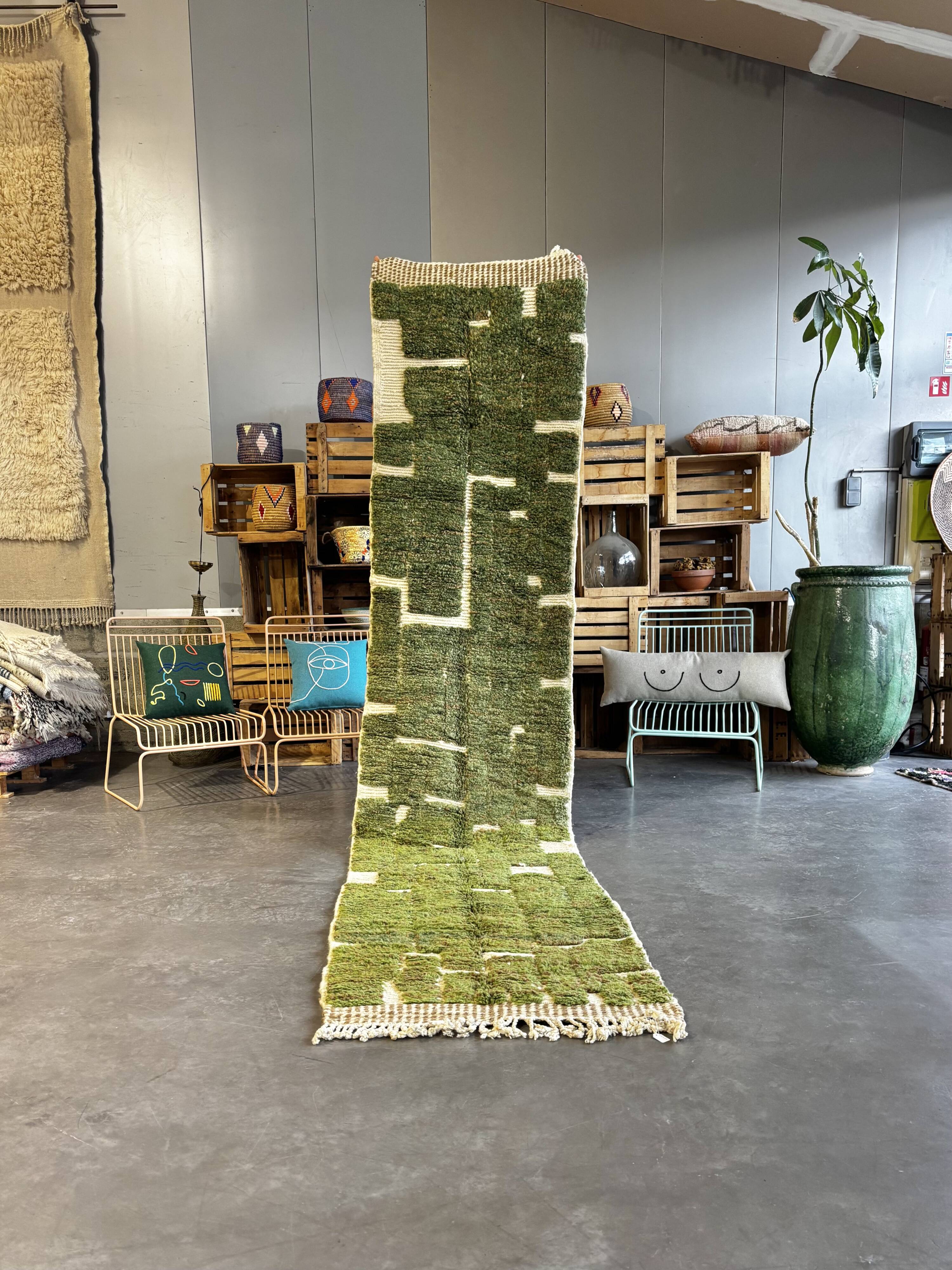 Tapis berbère marocain vert en laine – Tapis couloir artisanal design 80x37