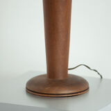 Lamp with oblong foot