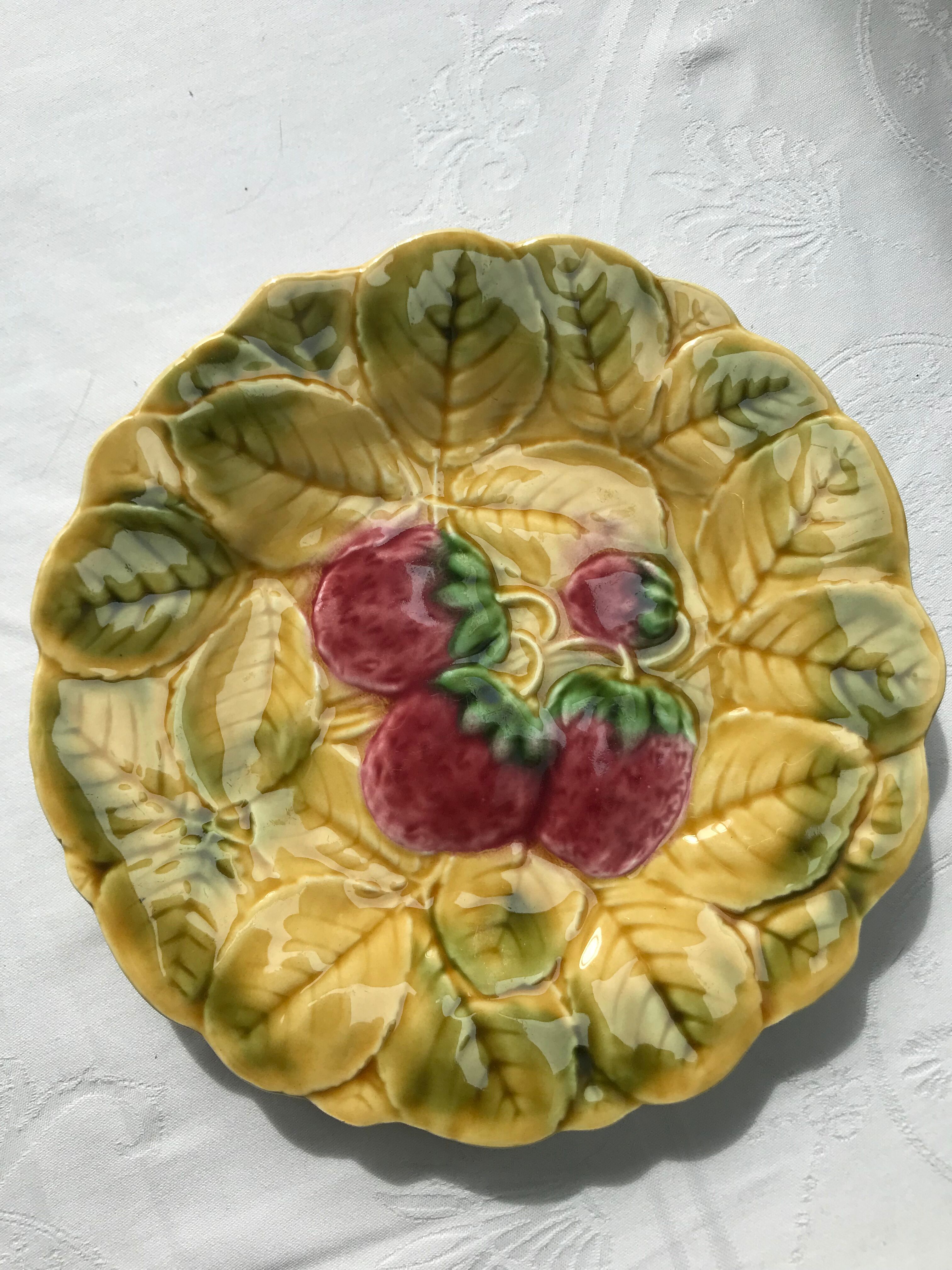 Dessert plates Majolica barbotine