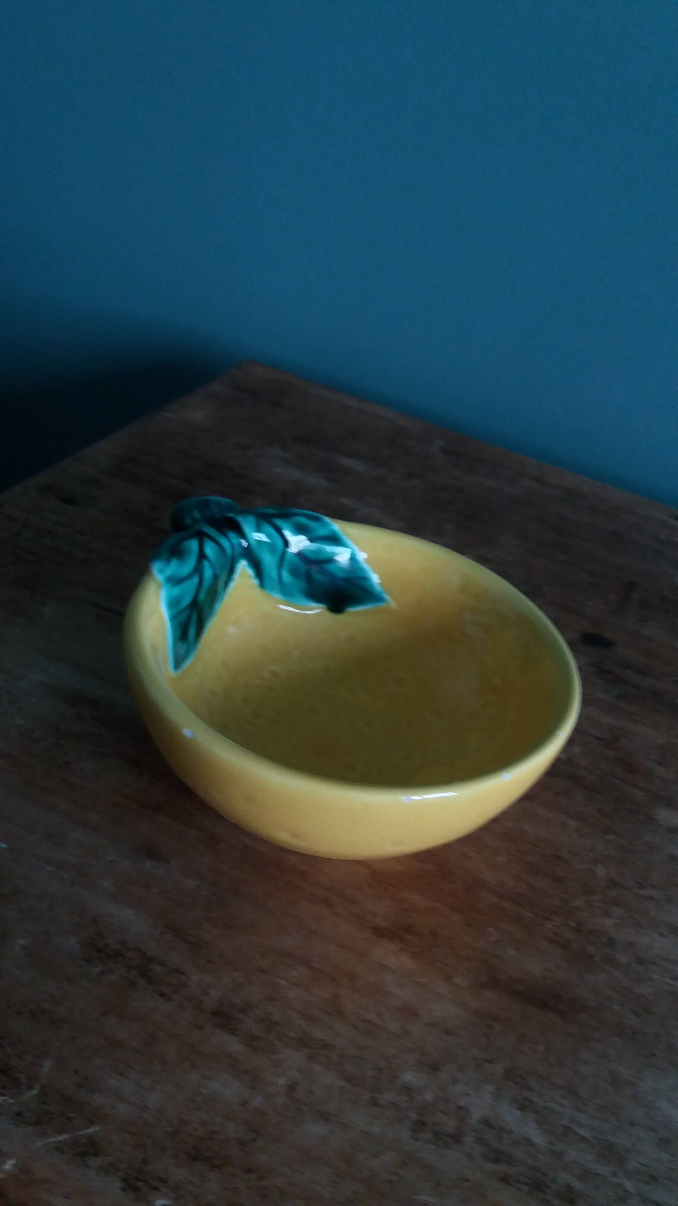 Lemon bowl in slipware