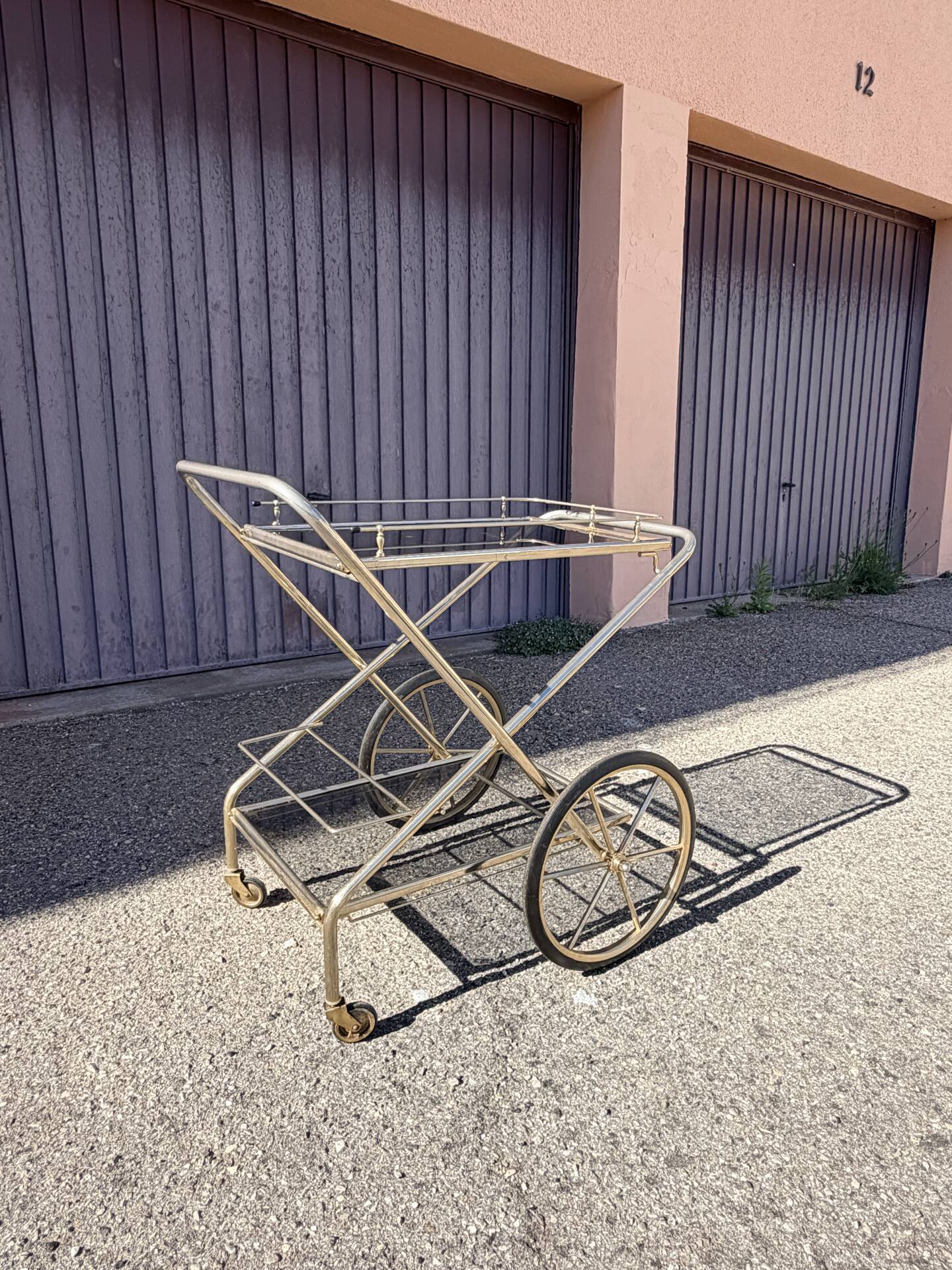 Dessert / bar / trolley with trays