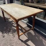 Farm table