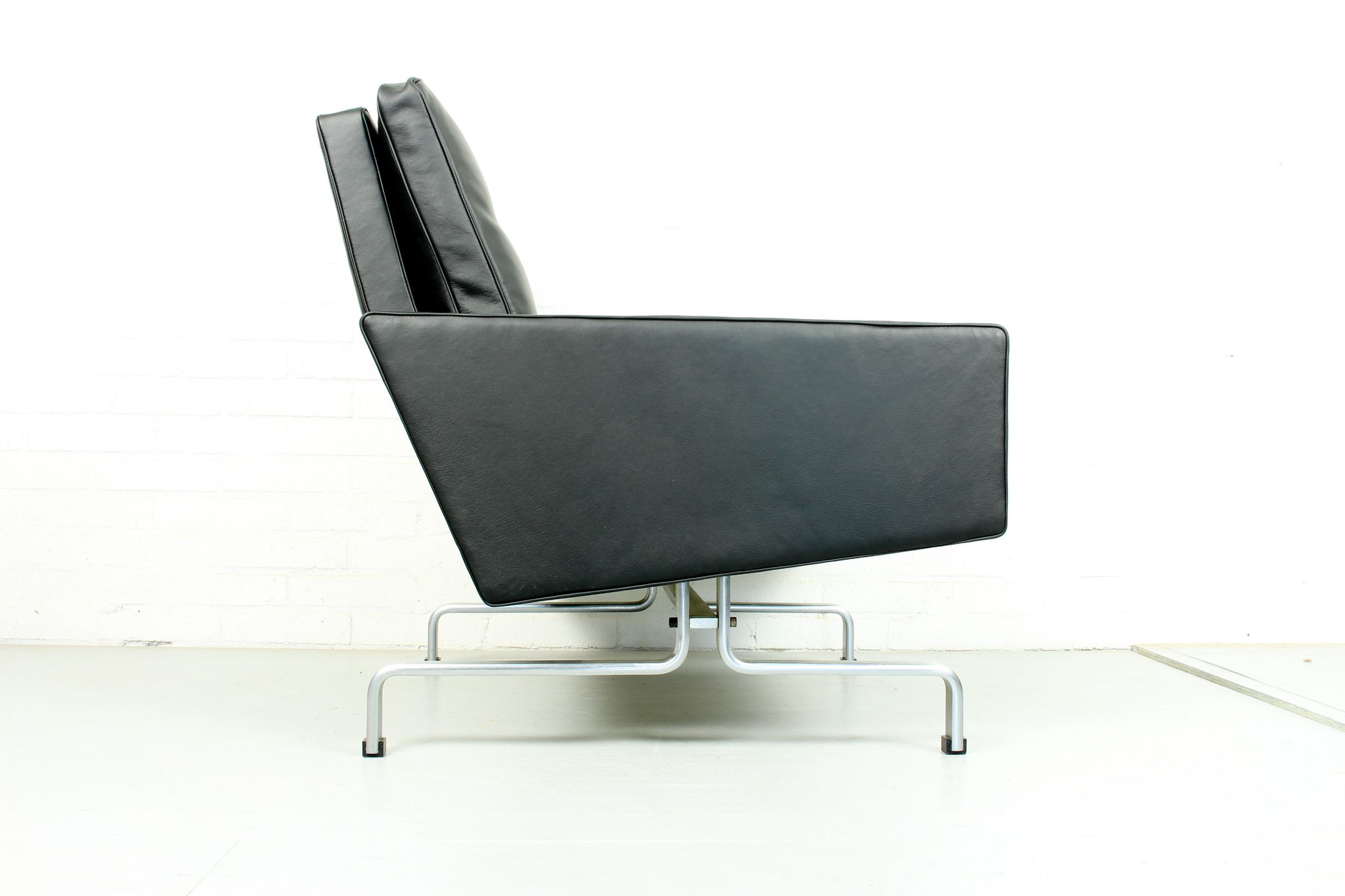 Set 2 vintage PK31/1 Lounge Chair & PK61 Coffee Table by Poul Kjaerholm for E. Kold Christensen