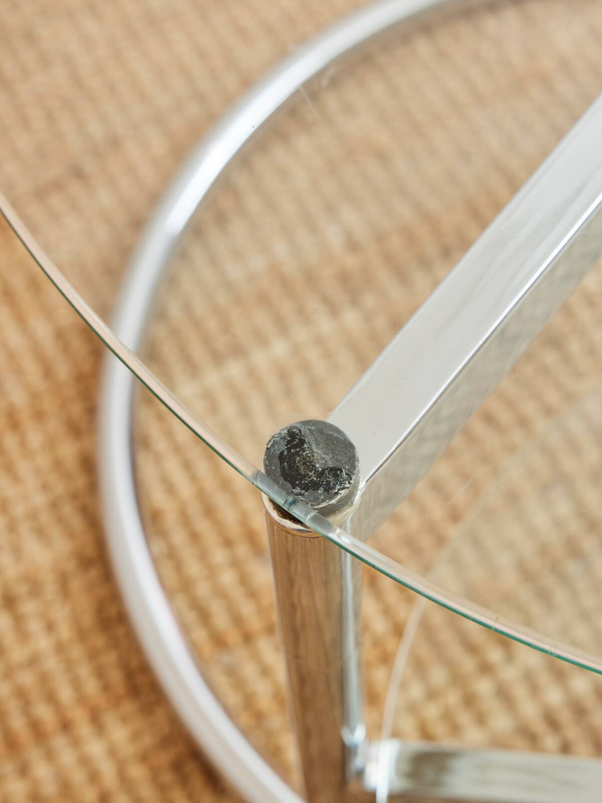 Table basse en verre et métal tubulaire avec plateaux pivotants